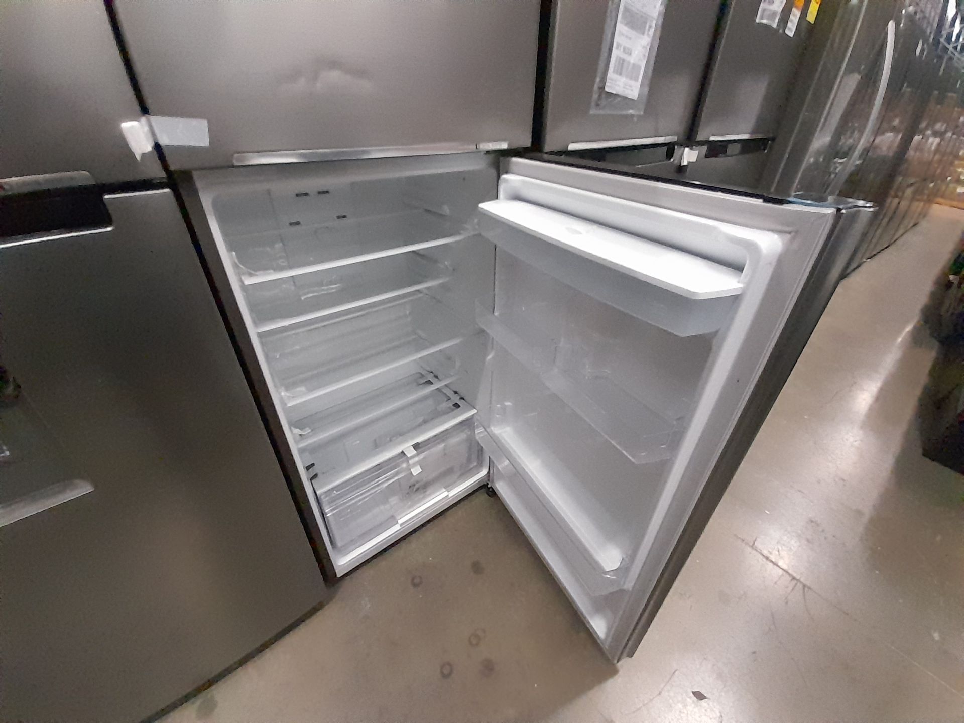 Lote de 2 refrigeradores contiene: 1 refrigerador Marca SAMSUNG, Modelo RT38A57IJS9, Serie 02691M, - Image 5 of 8