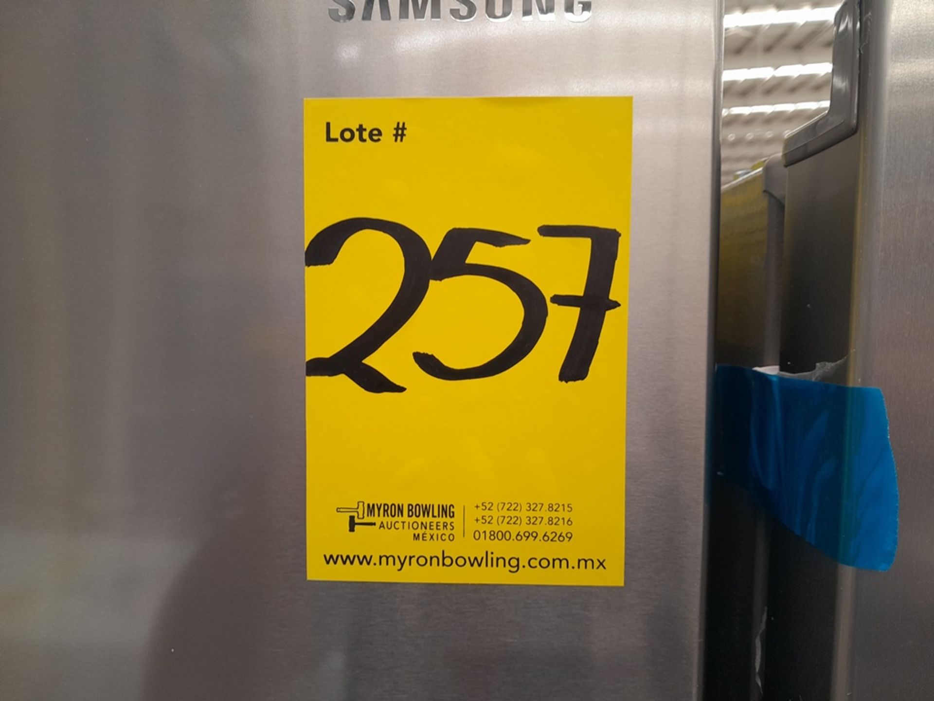 Lote de 2 refrigeradores contiene: 1 refrigerador con dispensador de agua Marca SAMSUNG, Modelo RT3 - Image 8 of 8
