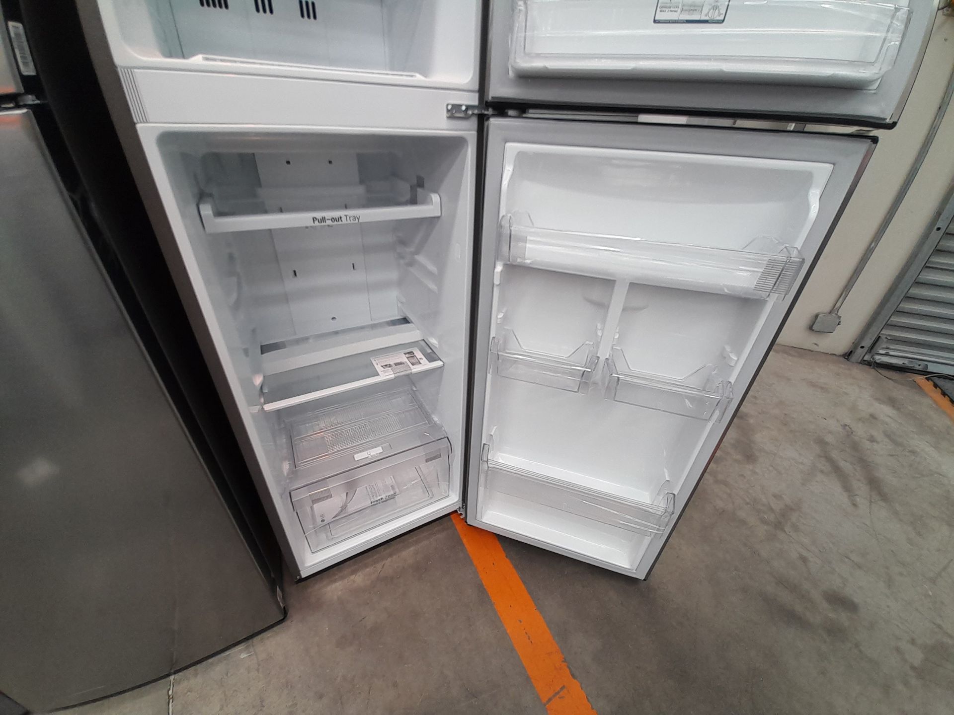 Lote de 2 refrigeradores contiene: 1 refrigerador Marca LG, Modelo GT29BPPK, Color GRIS; 1 refriger - Image 7 of 8