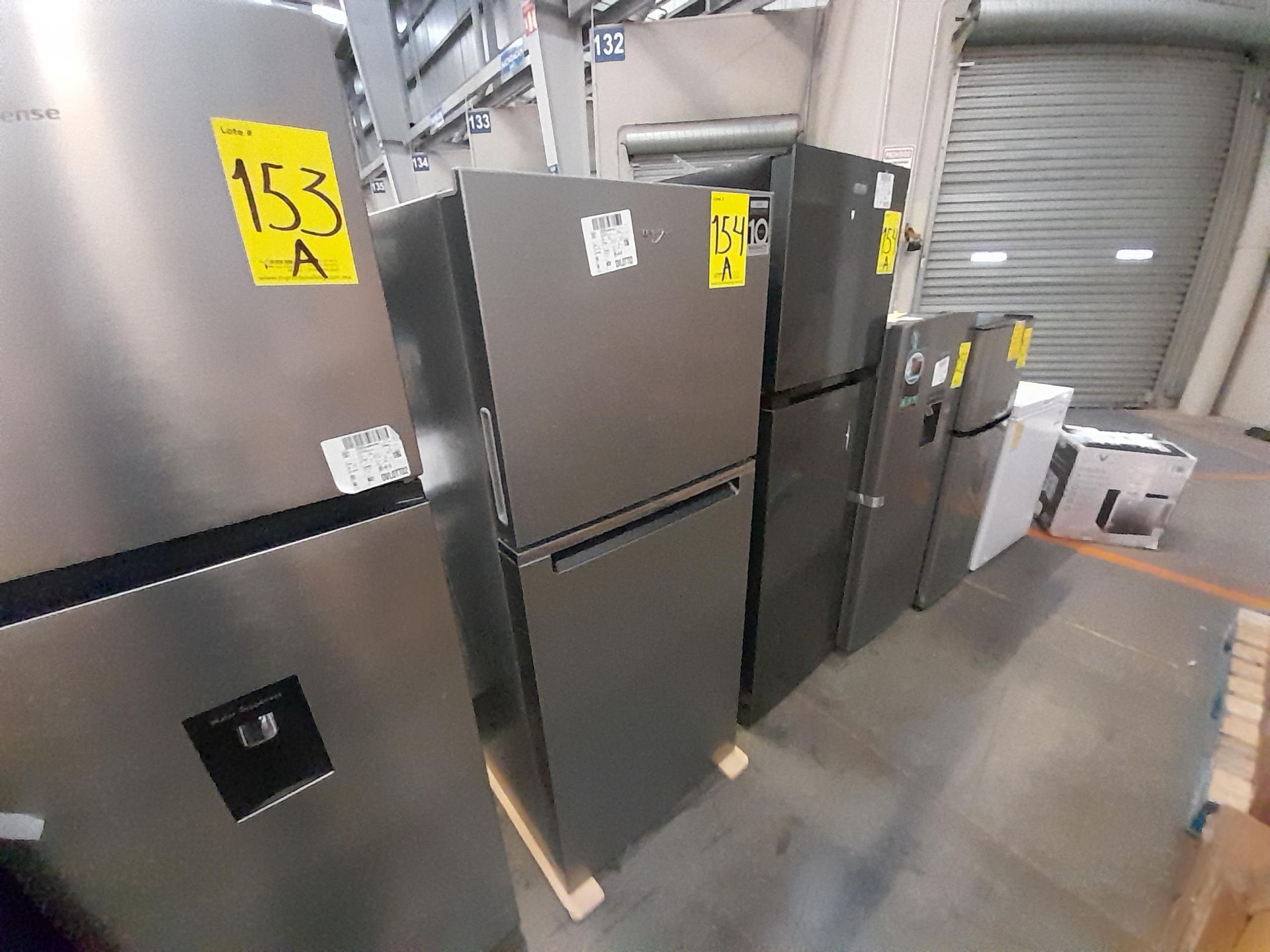Lote de 2 refrigeradores contiene: 1 refrigerador Marca WHIRPOOL, Modelo WT1230K, Serie ND, Color G - Image 2 of 8