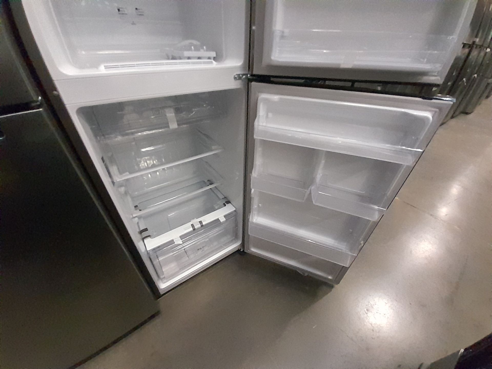 Lote de 2 refrigeradores contiene: 1 refrigerador Marca SAMSUNG, Modelo RT29A500JS8, Serie 00836J, - Image 5 of 8