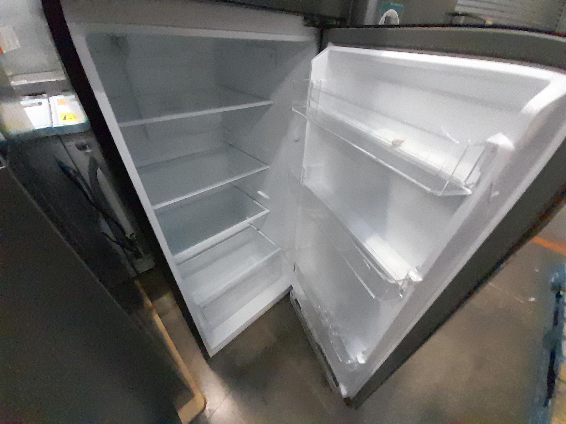 Lote de 2 refrigeradores contiene: 1 refrigerador Marca WHIRPOOL, Modelo WT1230K, Serie ND, Color G - Image 4 of 8