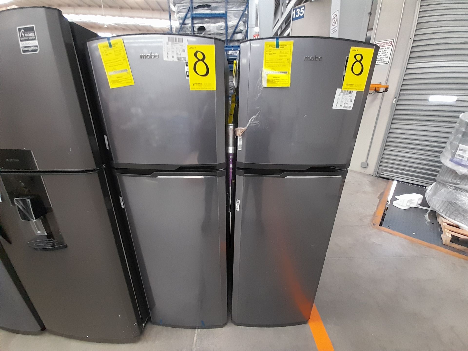 Lote de 2 refrigeradores contiene: 1 refrigerador Marca MABE, Modelo RMA250PVMRE, Serie 606836,