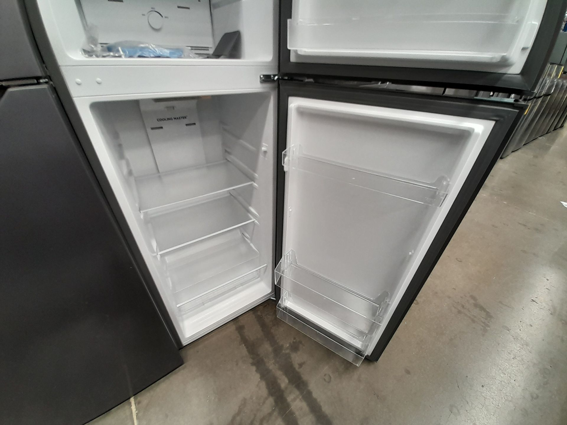 Lote de 2 refrigeradores contiene: 1 refrigerador Marca WINIA, Modelo WRT9000AMMX, Serie ND, Co - Image 7 of 8