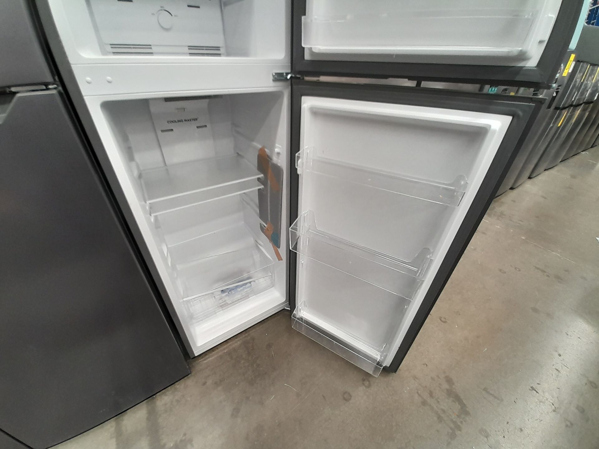 Lote de 2 refrigeradores contiene: 1 refrigerador Marca WINIA, Modelo WRT9000AMMX, Serie ND, Co - Image 5 of 8