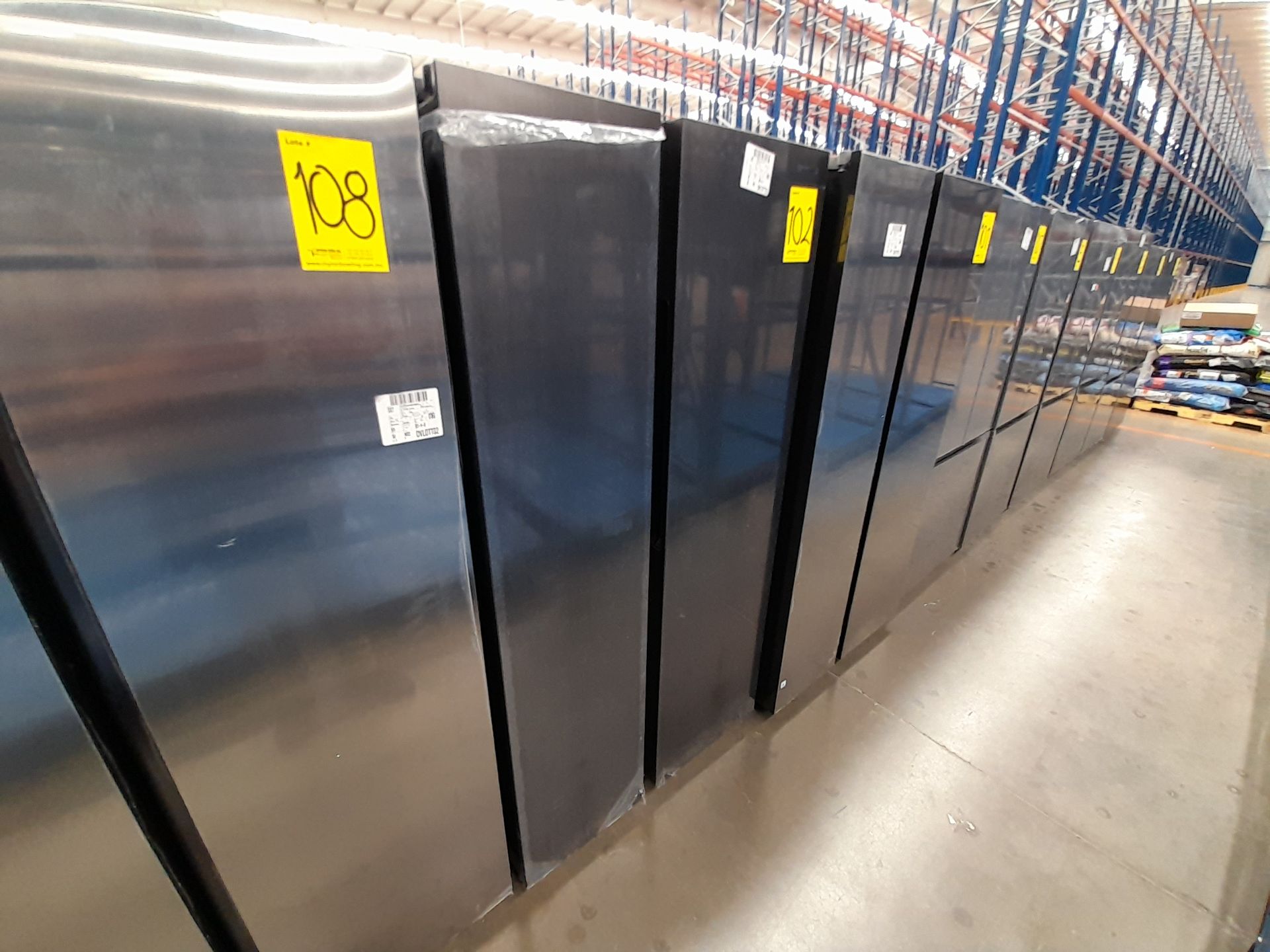Lote de 1 refrigerador Marca SAMSUNG, Modelo RS28T5B00B1, Serie 0118T, Color GRIS (No se asegur - Image 3 of 5
