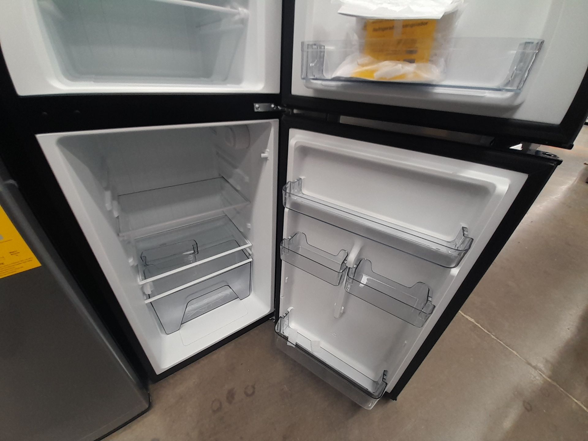 Lote de 2 refrigeradores contiene: 1 refrigerador Marca GALANZ, Modelo GLR55TS1, Serie ND, Colo - Image 5 of 8
