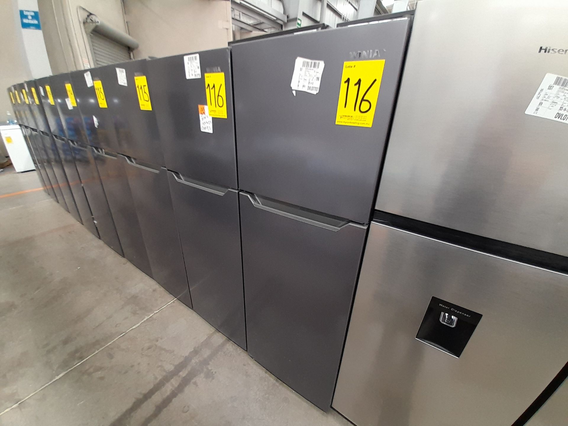 Lote de 2 refrigeradores contiene: 1 refrigerador Marca WINIA, Modelo WRT9000AMMX, Serie ND, Co - Image 2 of 8