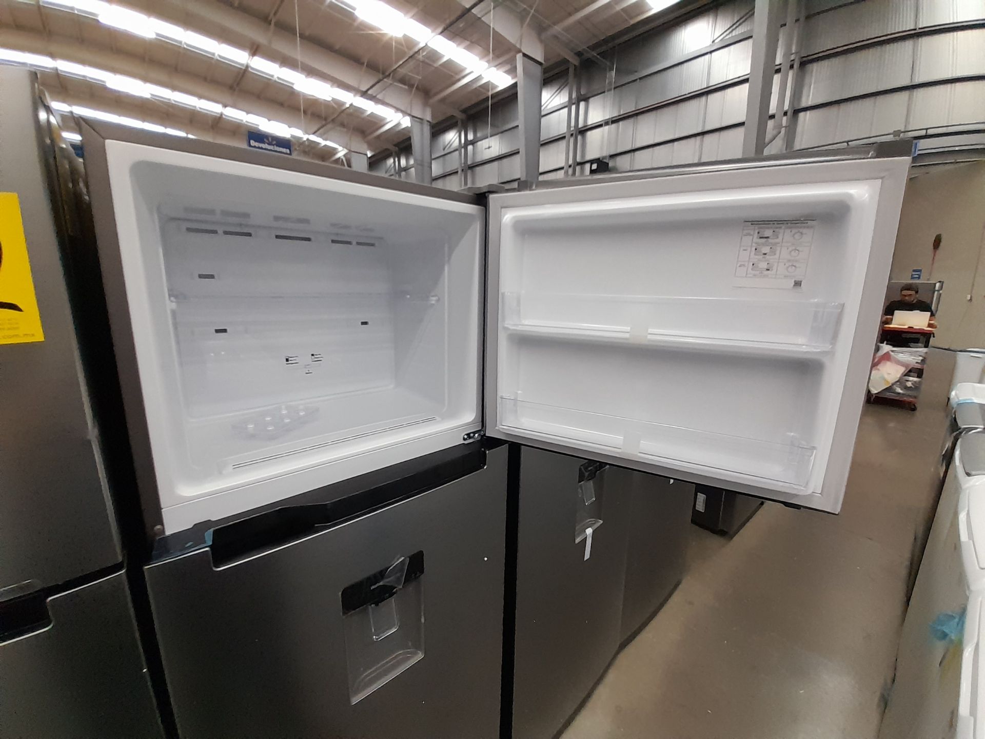 Lote de 1 refrigerador con dispensador de agua Marca SAMSUNG, Modelo RT38A571JS9, Serie 2317R, - Image 4 of 6