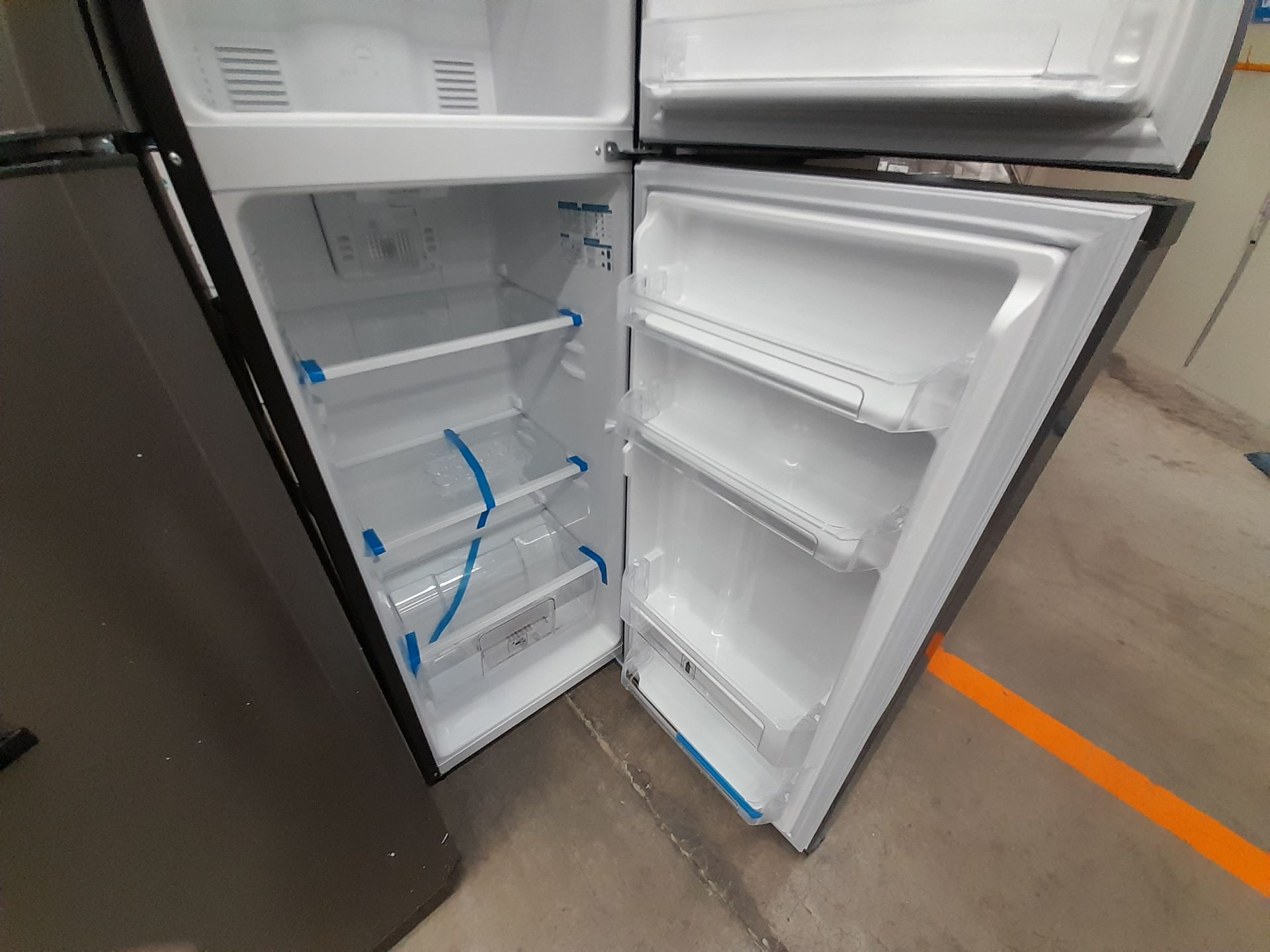 Lote de 2 refrigeradores contiene: 1 refrigerador Marca MABE, Modelo RMA250PVMRE, Serie 606836, - Image 7 of 8