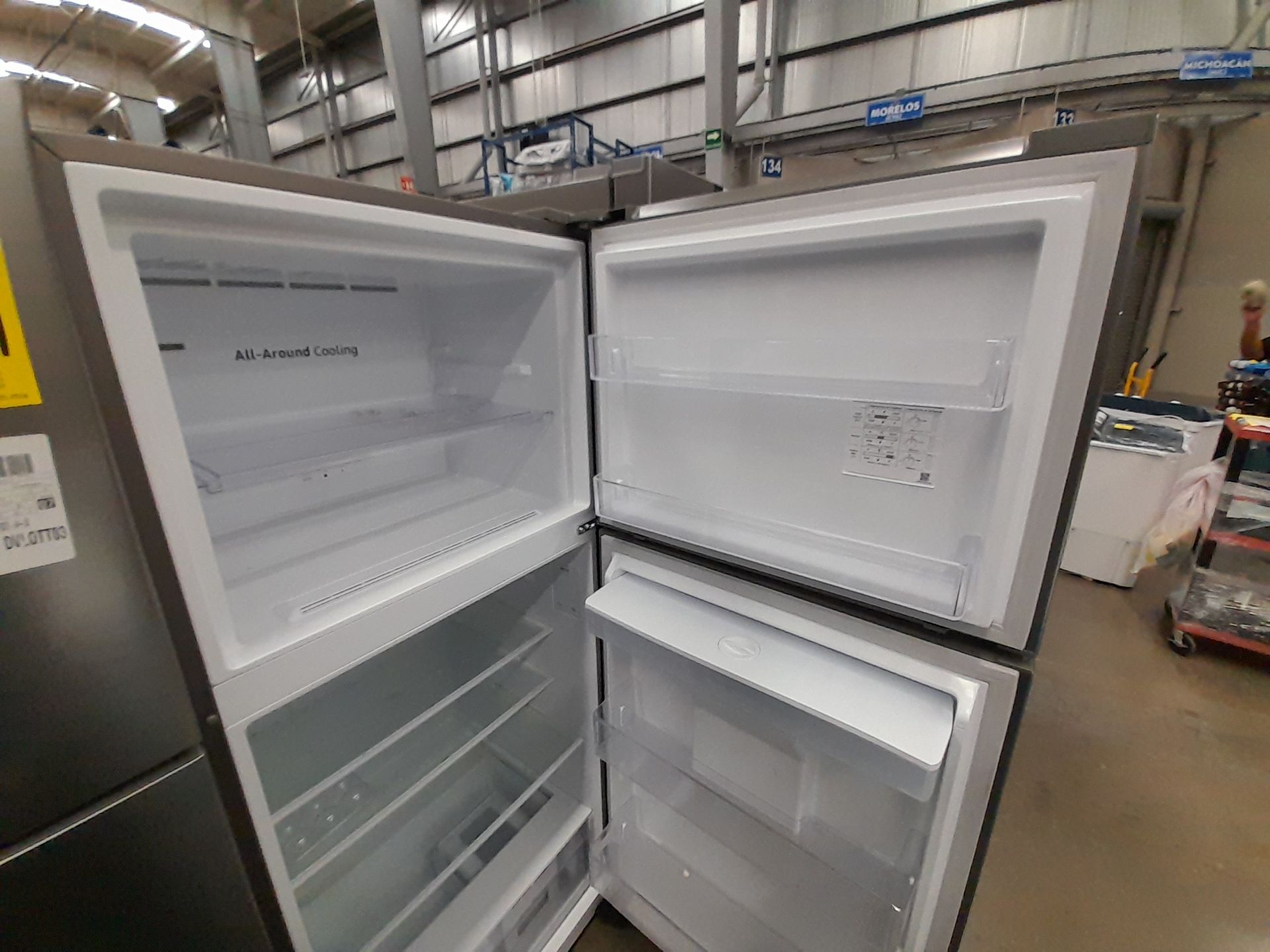 Lote de 2 refrigeradores contiene: 1 refrigerador con dispensador de agua Marca SAMSUNG, Modelo - Image 4 of 8