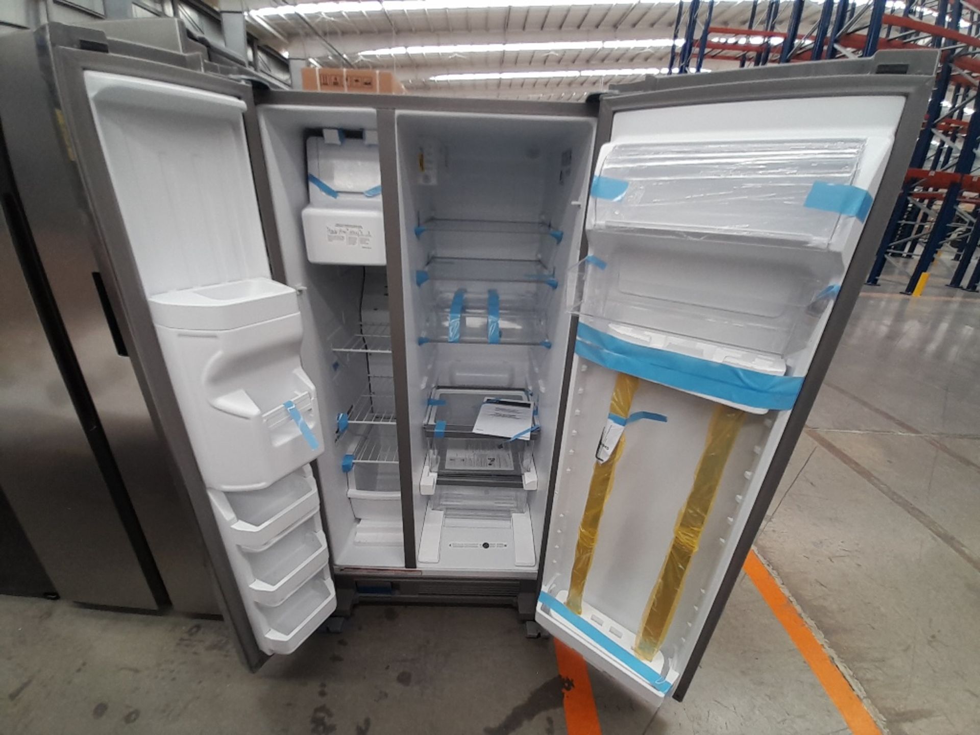Lote de 1 Refrigerador Marca WHIRPOOL, Modelo WD2620S, Serie 45372, Color GRIS (no se asegura s - Image 4 of 5