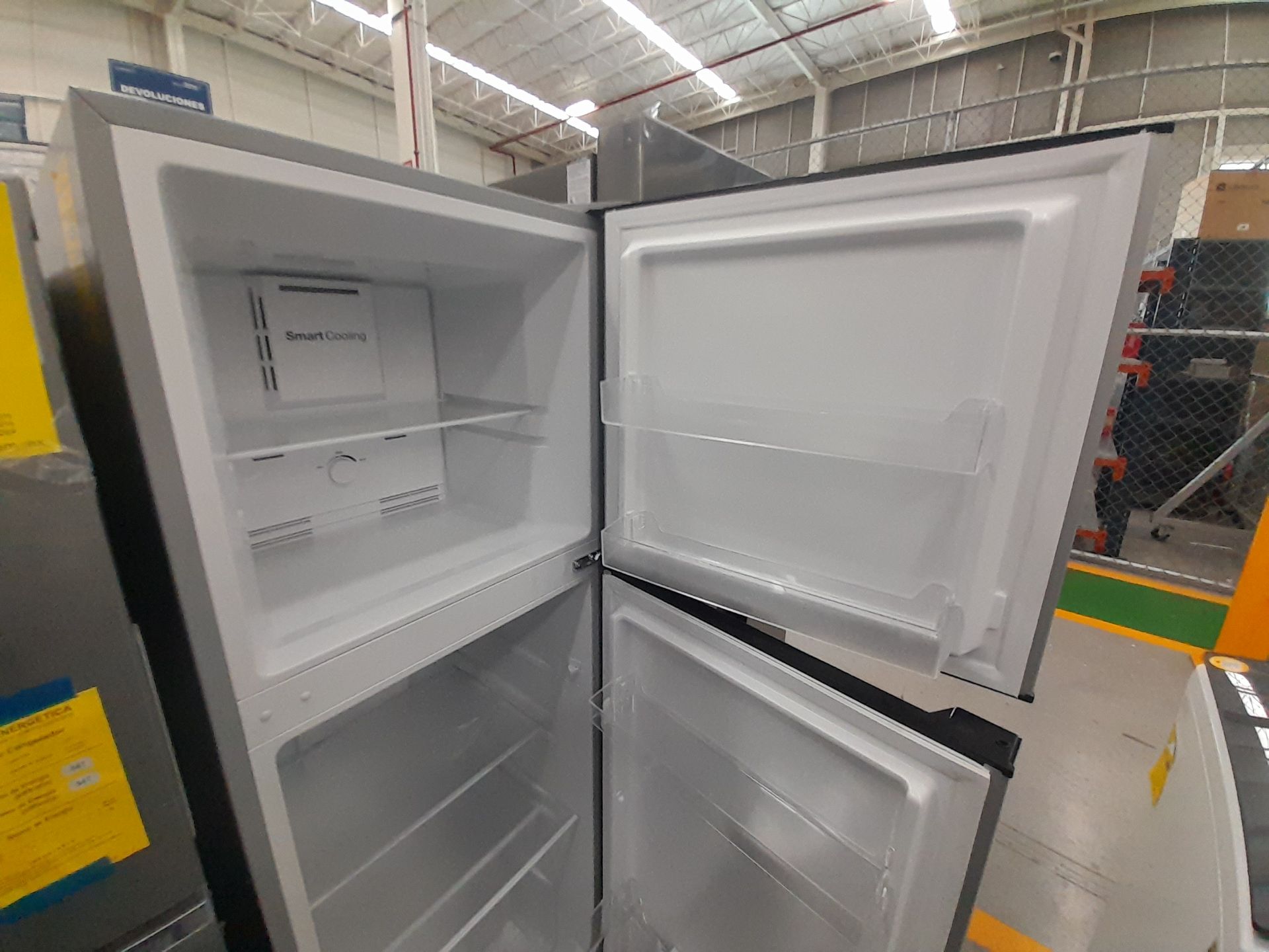 Lote de 2 Refrigeradores contiene: 1 Refrigerador Marca WHIRPOOL, Modelo WT1230K, Color GRIS; 1 - Image 6 of 8
