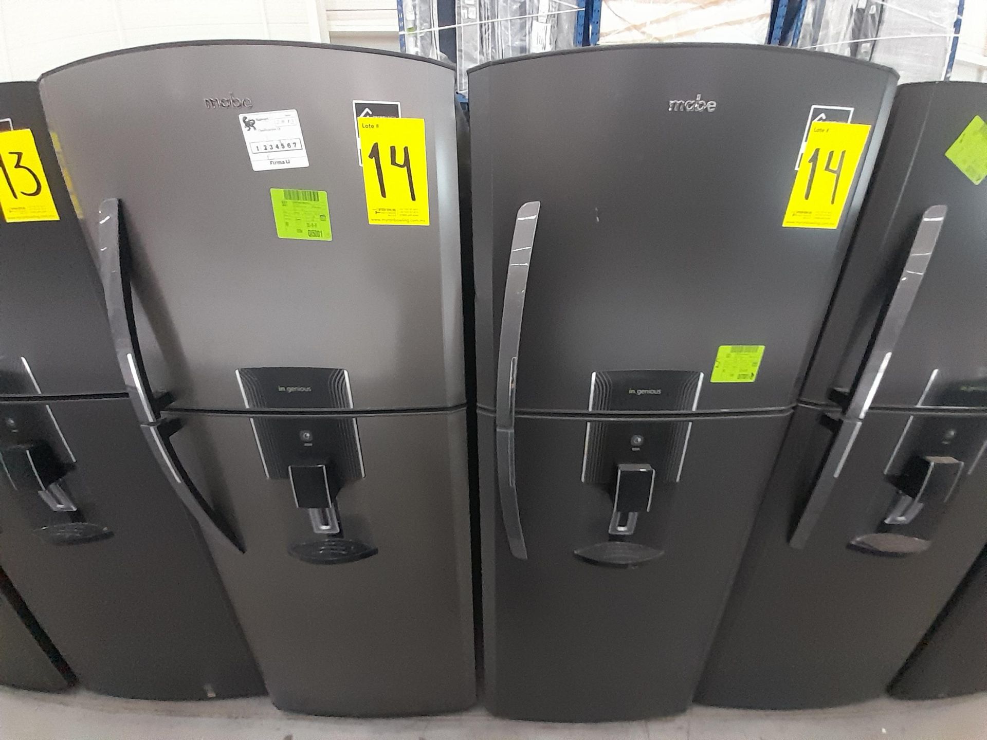 Lote de 2 Refrigeradores contiene: 1 Refrigerador con dispensador de agua Marca MABE, Modelo RM