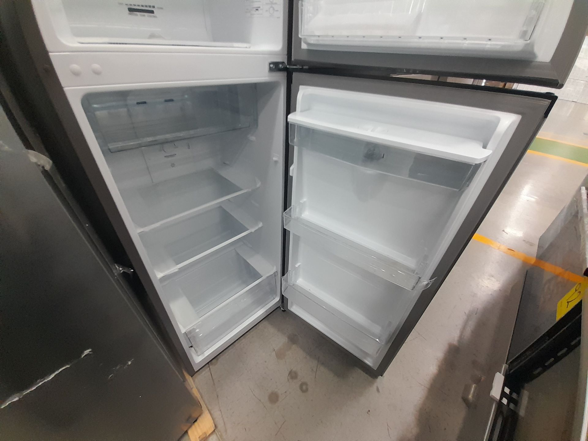 Lote de 2 Refrigeradores contiene: 1 Refrigerador con dispensador de agua Marca HISENSE, Modelo - Image 5 of 7