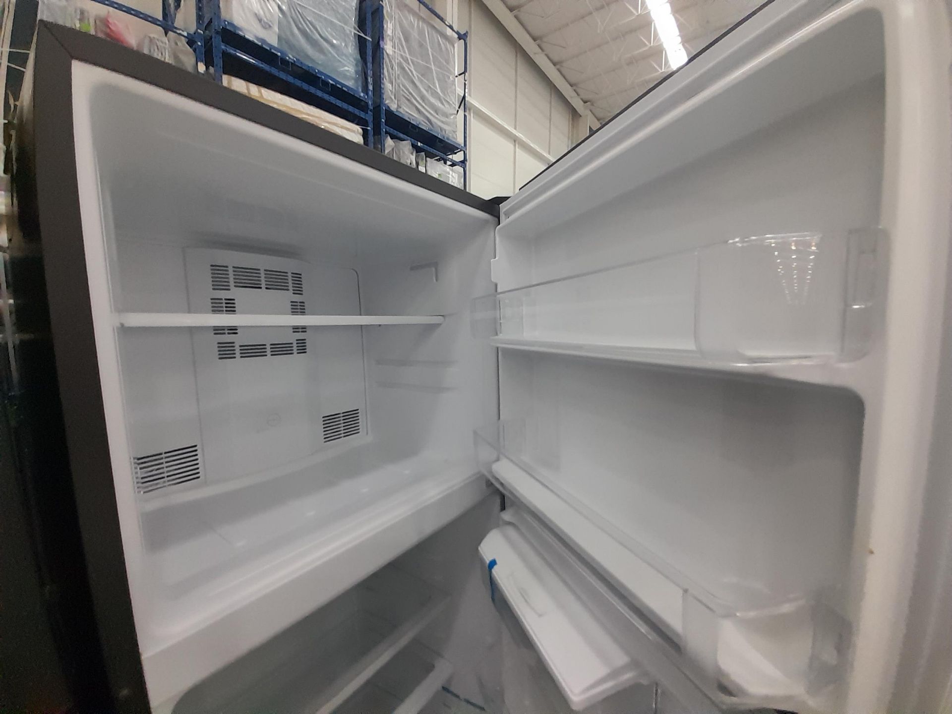 Lote de 2 Refrigeradores contiene: 1 Refrigerador con dispensador de agua Marca MABE, Modelo RM - Image 6 of 8