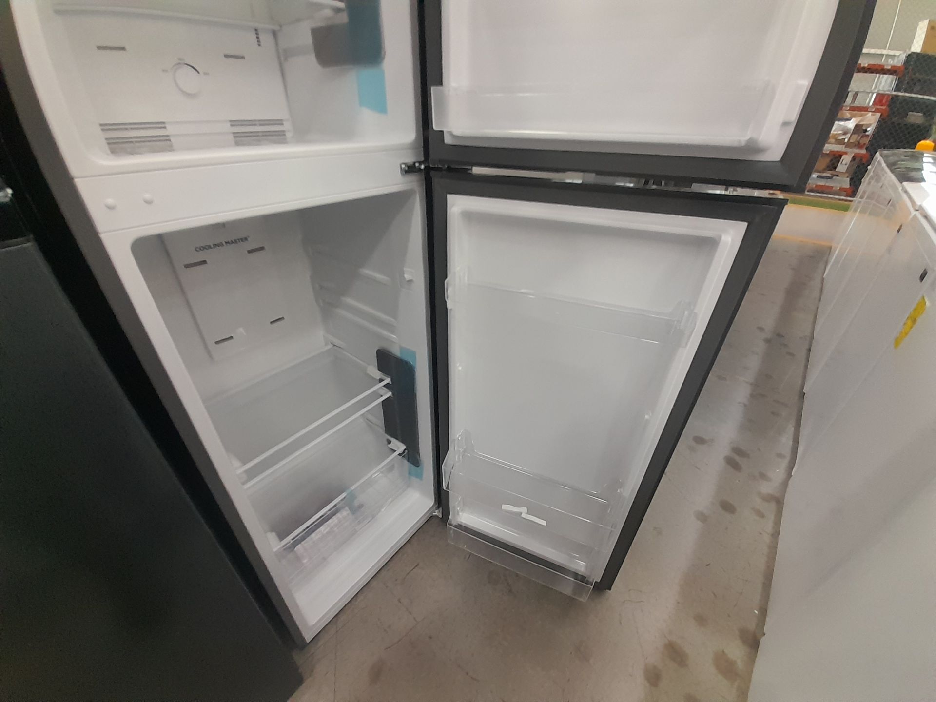 Lote de 2 refrigeradores contiene: 1 Refrigerador Marca WINIA, Modelo WRT9000AMMX, Color GRIS; - Image 5 of 8