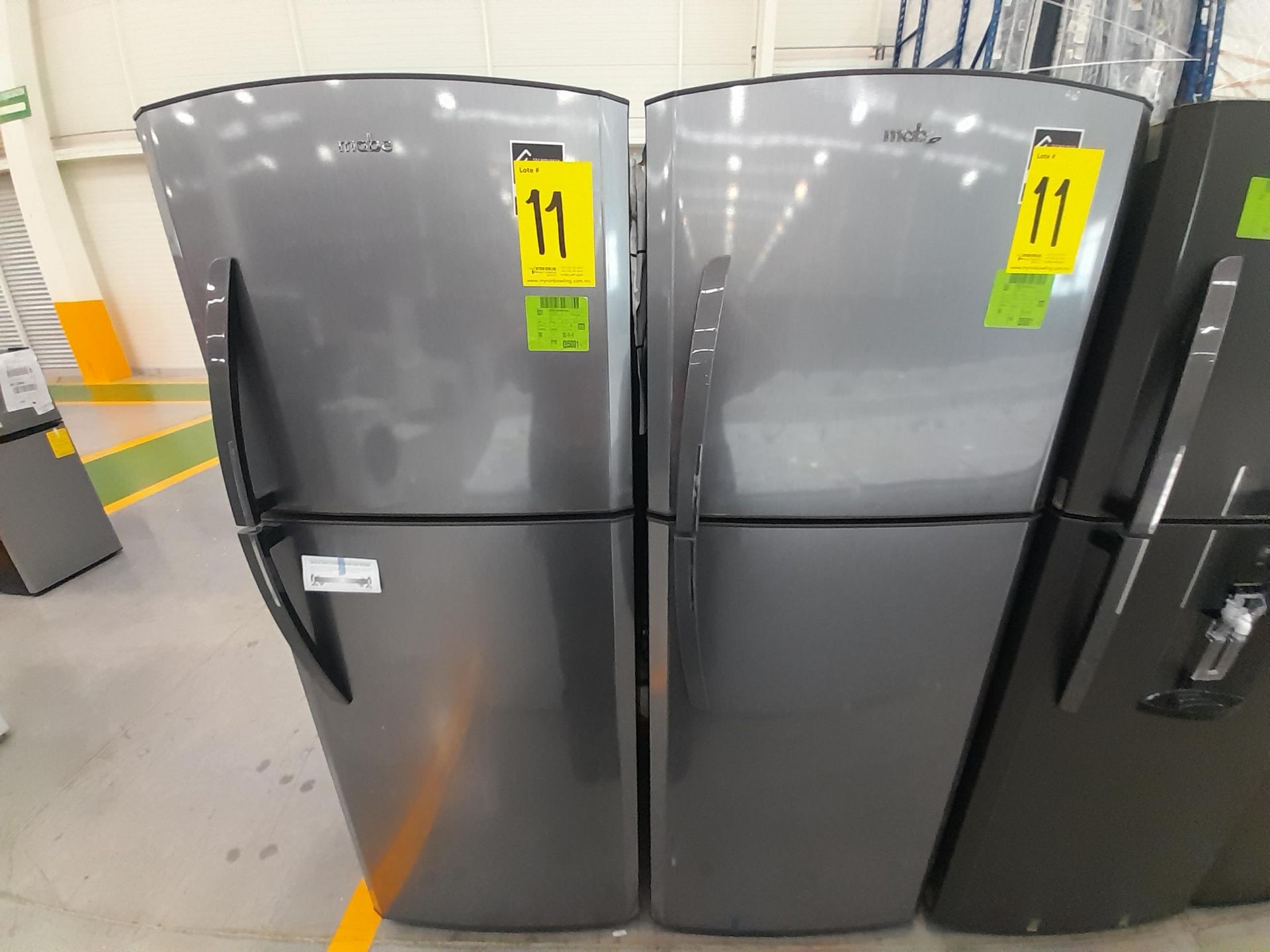 Lote de 2 Refrigeradores contiene: 1 Refrigerador Marca MABE, Modelo RME360FXM, Color GRIS; 1 R