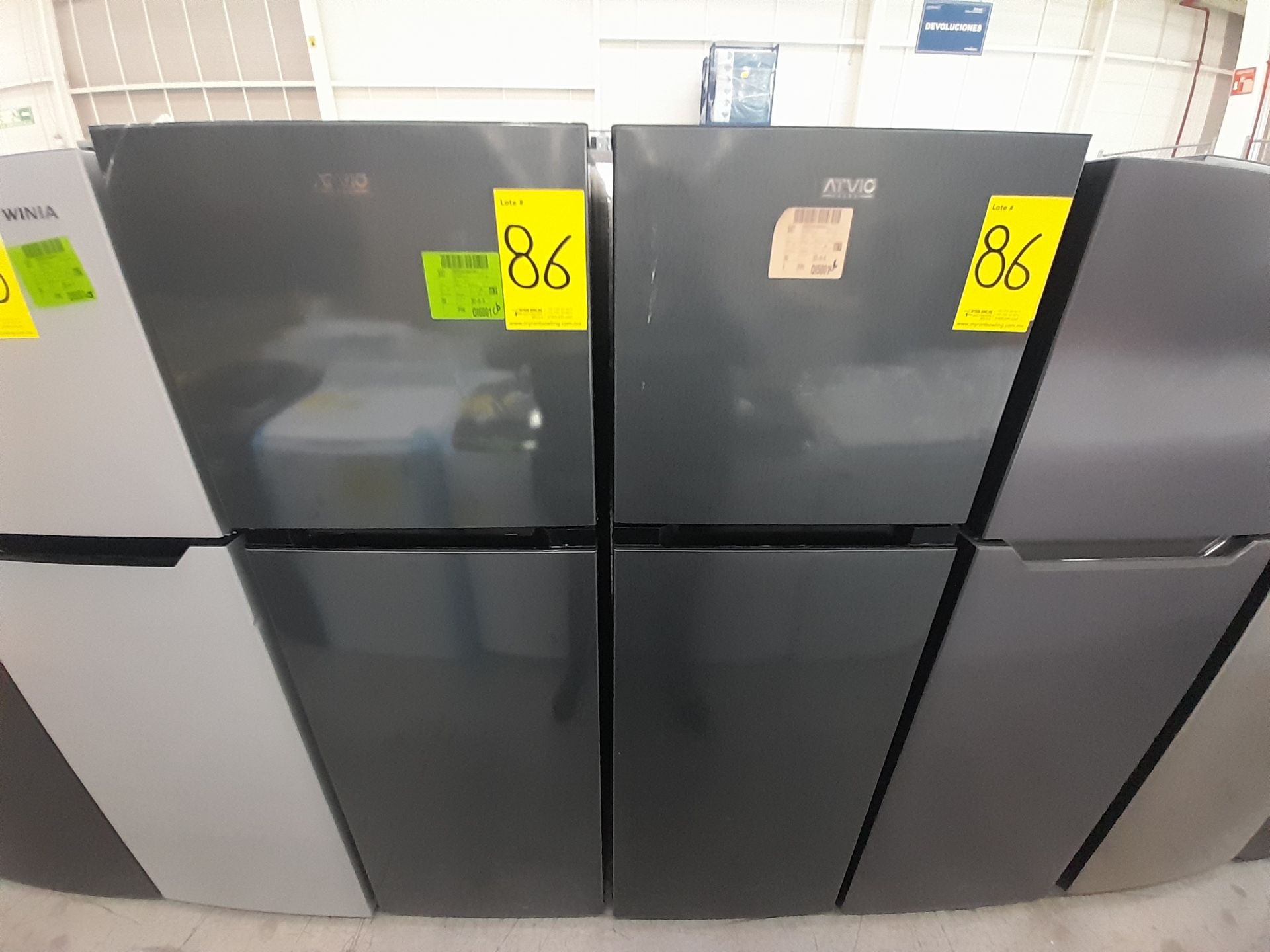 Lote de 2 Refrigeradores contiene: 1 Refrigerador Marca ATVIO, Modelo AT94TMS, Color GRIS; 1 Re
