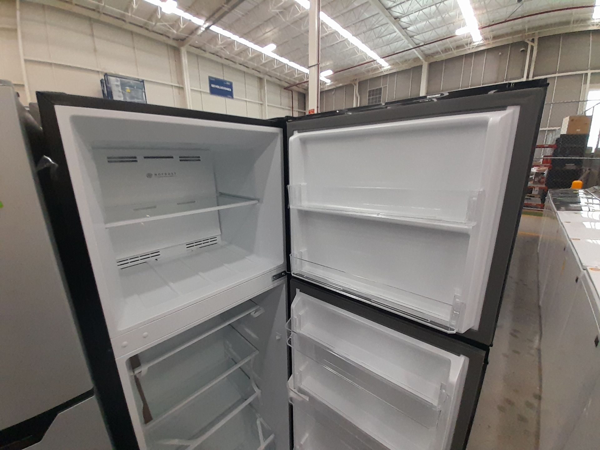 Lote de 2 Refrigeradores contiene: 1 Refrigerador Marca ATVIO, Modelo AT94TMS, Color GRIS; 1 Re - Image 4 of 8