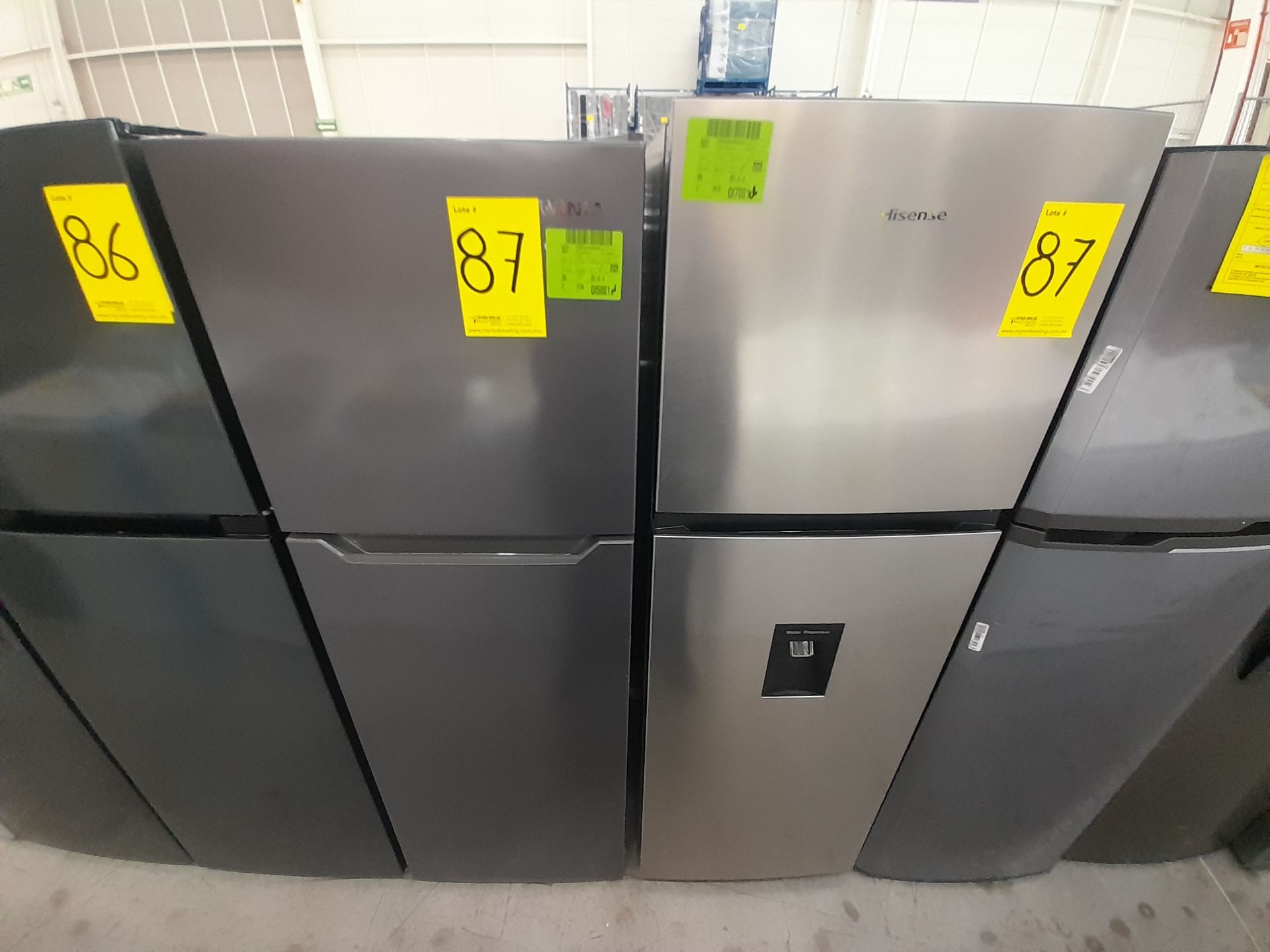Lote de 2 refrigeradores contiene: 1 Refrigerador Marca WINIA, Modelo WRT9000AMMX, Color GRIS;