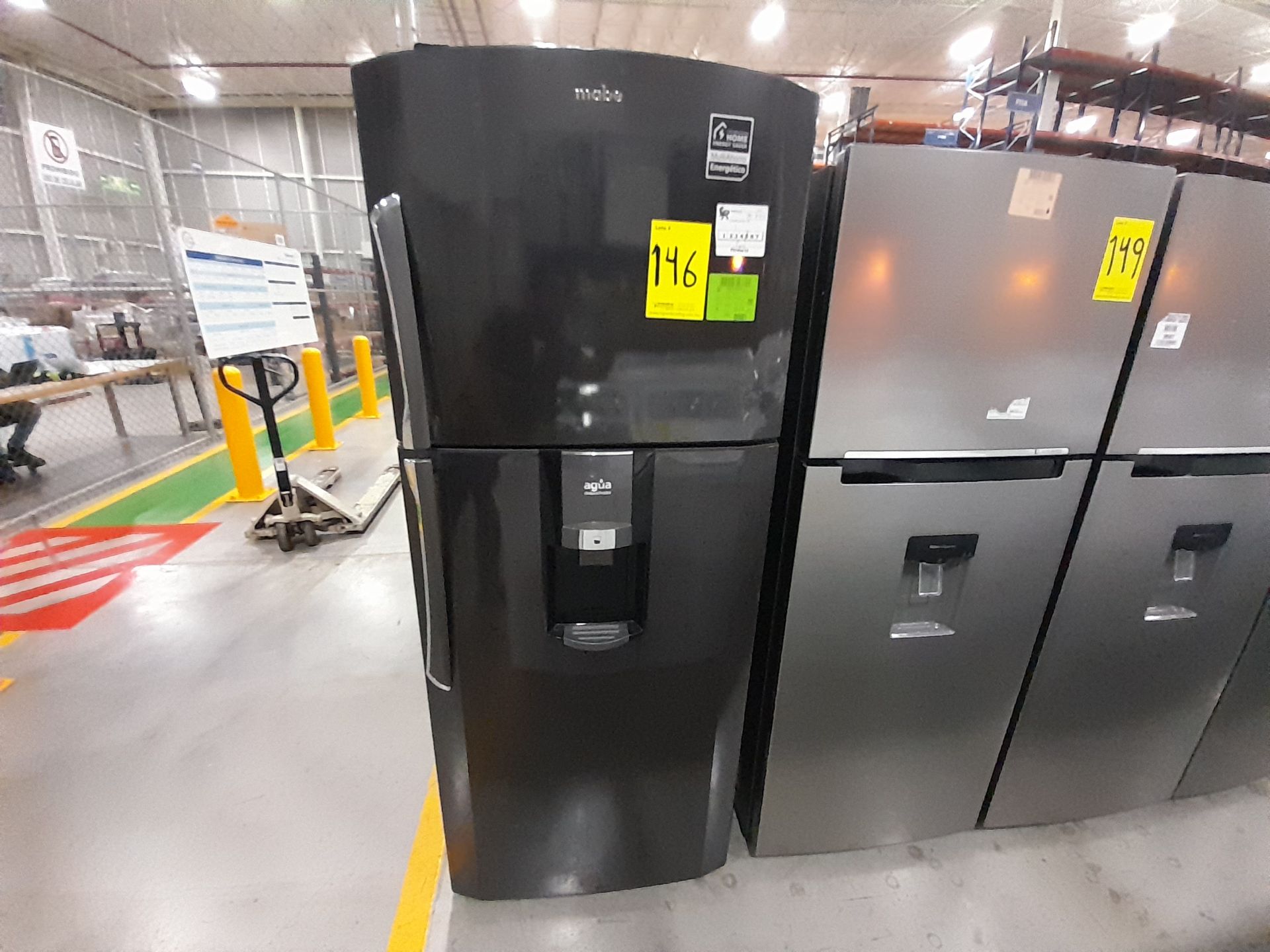 Lote de 2 Refrigeradores contiene: 1 Refrigerador con dispensador de agua Marca MABE, Modelo RM - Image 6 of 11