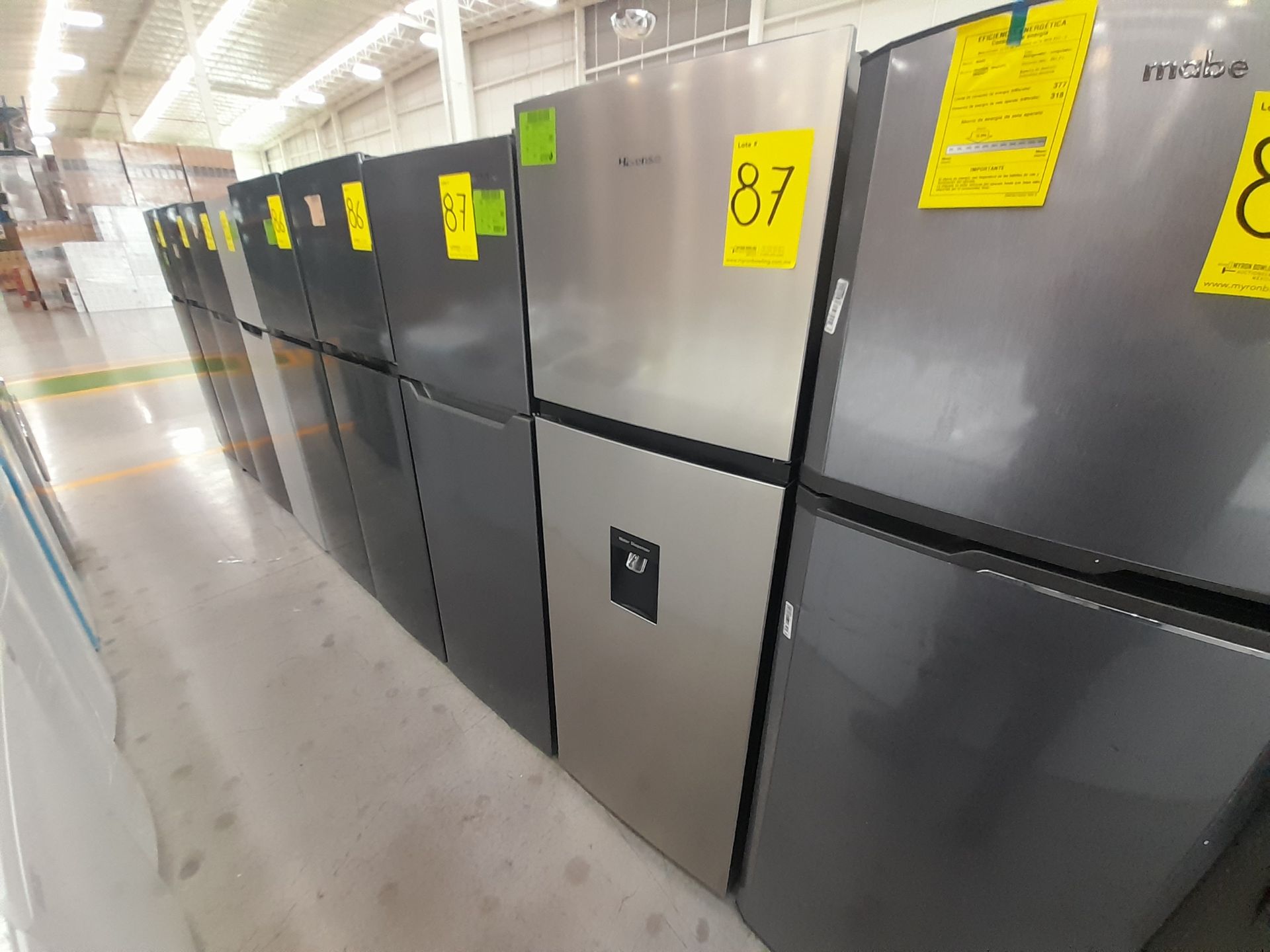 Lote de 2 refrigeradores contiene: 1 Refrigerador Marca WINIA, Modelo WRT9000AMMX, Color GRIS; - Image 3 of 8