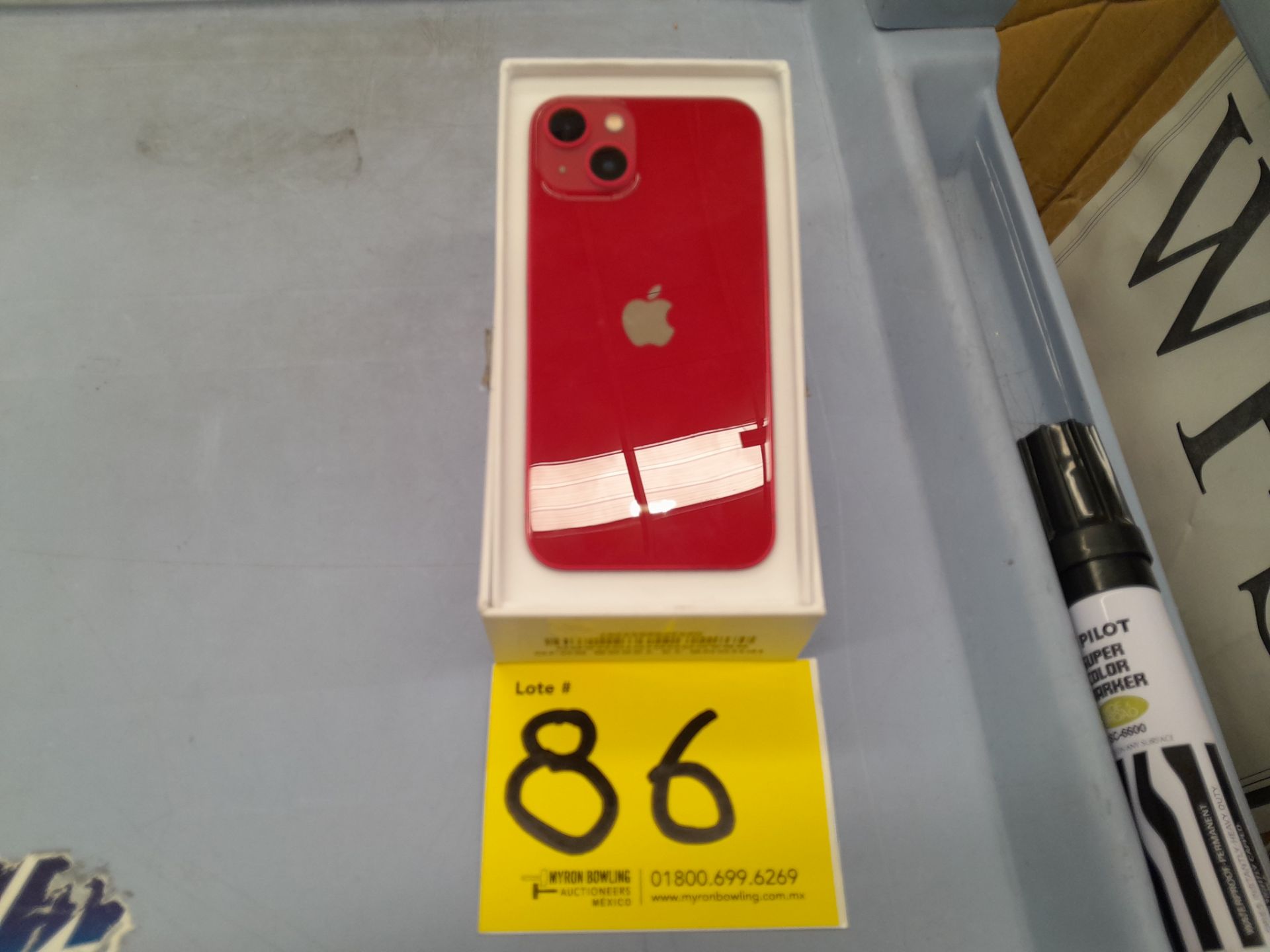 Lote de 1 iPhone 13 de 128 GB color ROJO (enciende) (no se asegura su funcionamiento, favor de insp - Image 2 of 3