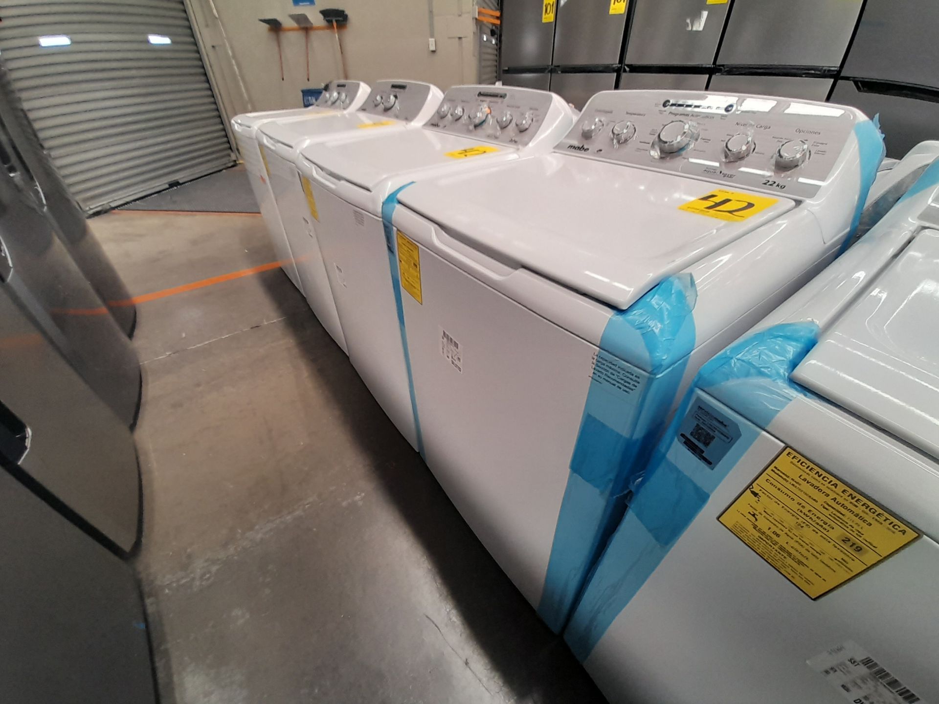 Lote de 2 lavadoras contiene: 1 lavadora de 22 KG, Marca MABE, Modelo LMA72215CBAB02, Serie S02700, - Image 2 of 6