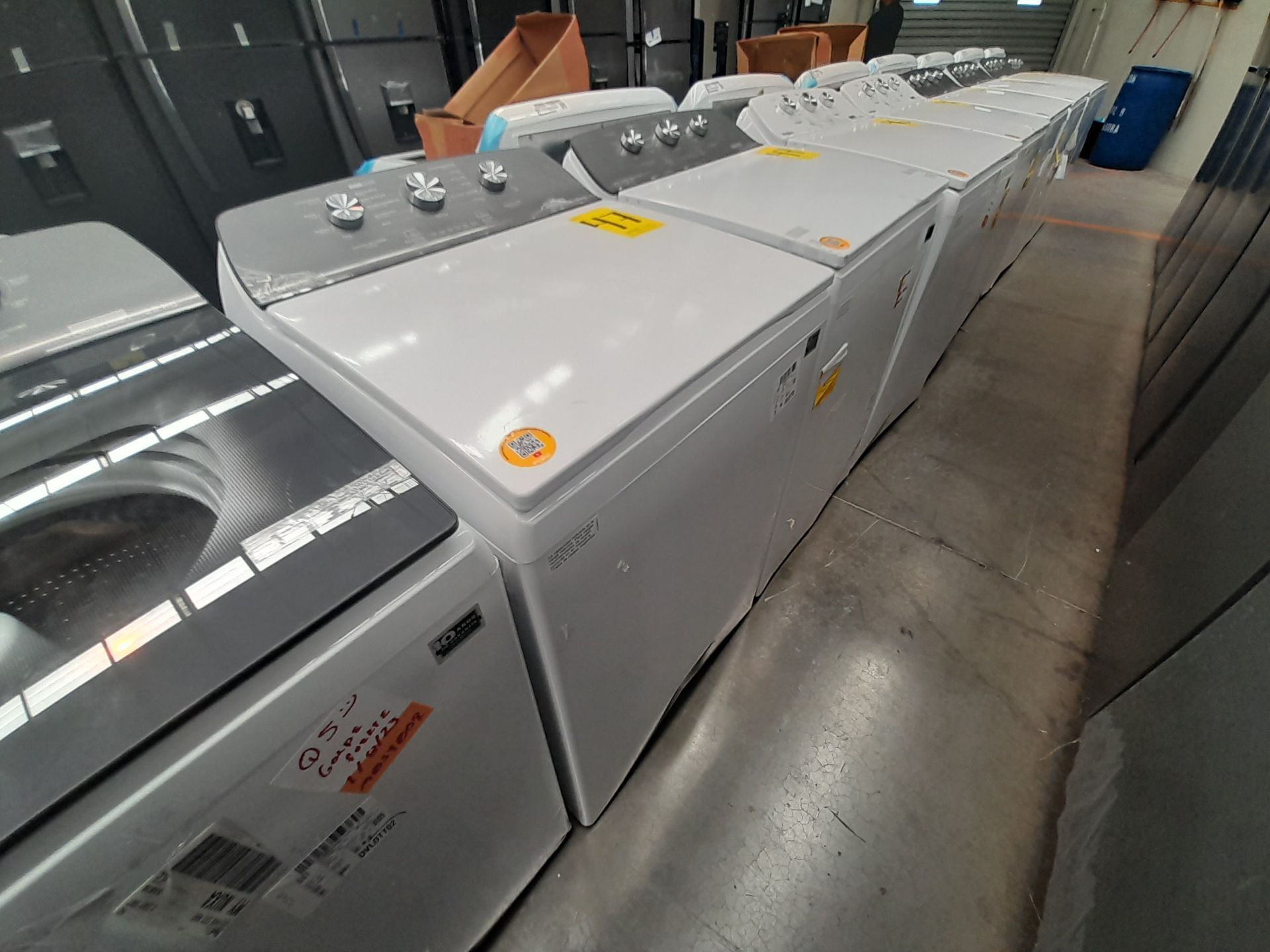 Lote de 2 lavadoras contiene: 1 lavadora de 18 KG, Marca WHIRPOOL, Modelo 8MWTW1813MJM1, Serie 1064 - Image 3 of 6