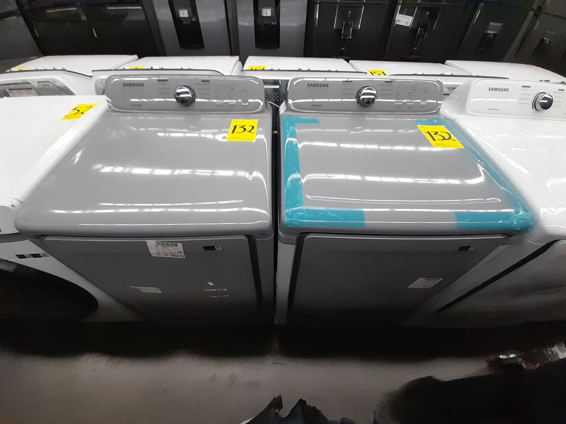 Lote de 1 lavadora y 1 Secadora contiene: 1 lavadora de 20 KG, Marca SAMSUNG, Modelo DVG24A3000Y, S