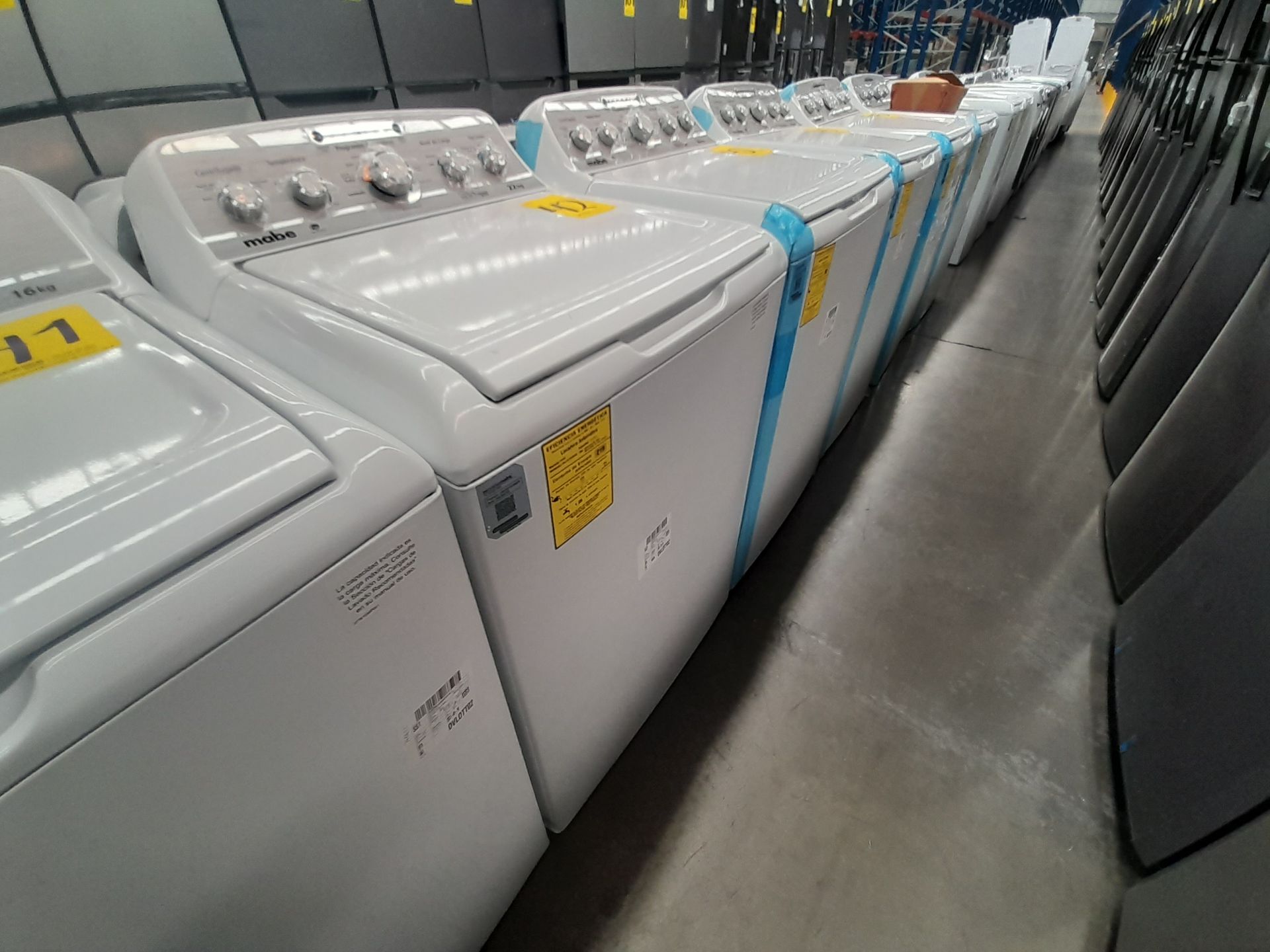 Lote de 2 lavadoras contiene: 1 lavadora de 22 KG, Marca MABE, Modelo LMA72215CBAB02, Serie S02700, - Image 3 of 6