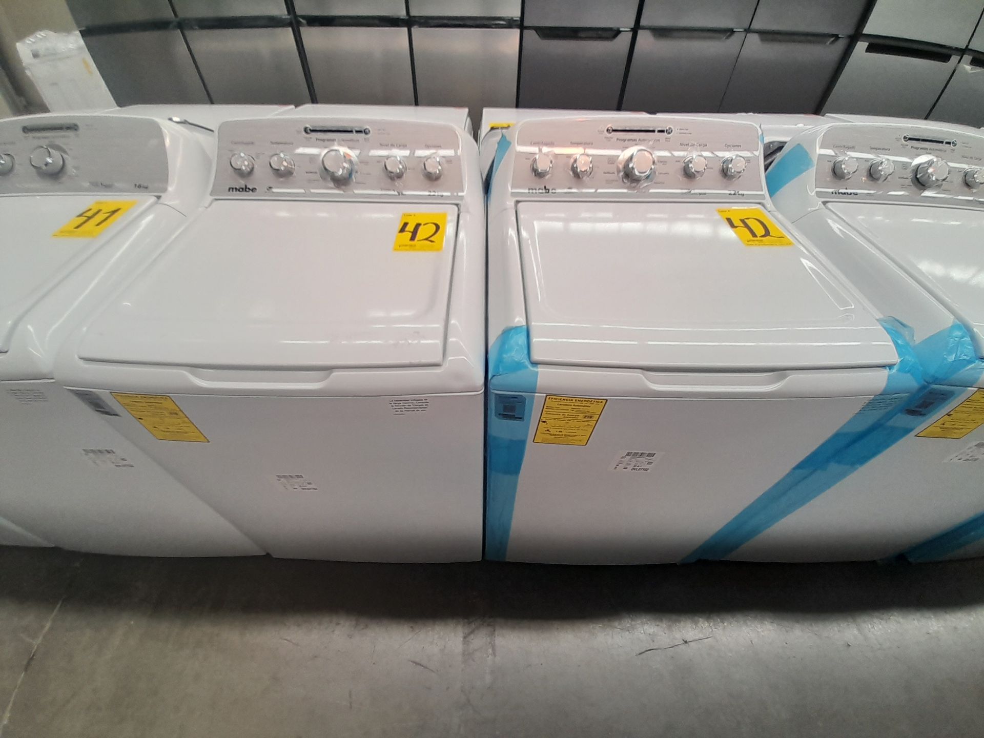 Lote de 2 lavadoras contiene: 1 lavadora de 22 KG, Marca MABE, Modelo LMA72215CBAB02, Serie S02700,