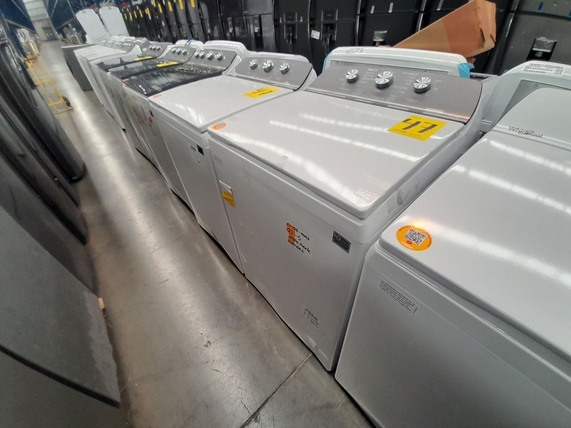 Lote de 2 lavadoras contiene: 1 lavadora de 18 KG, Marca WHIRPOOL, Modelo 8MWTW1813MJM1, Serie 1064 - Image 2 of 6