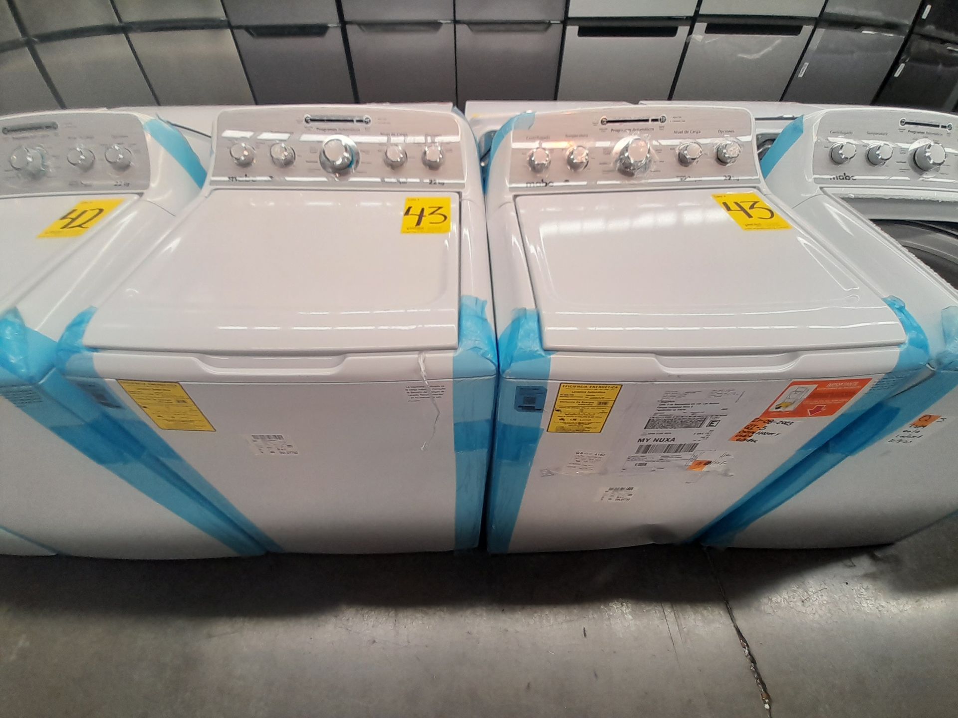 Lote de 2 lavadoras contiene: 1 lavadora de 22 KG, Marca MABE, Modelo LMA72215CBAB02, Serie S30259,