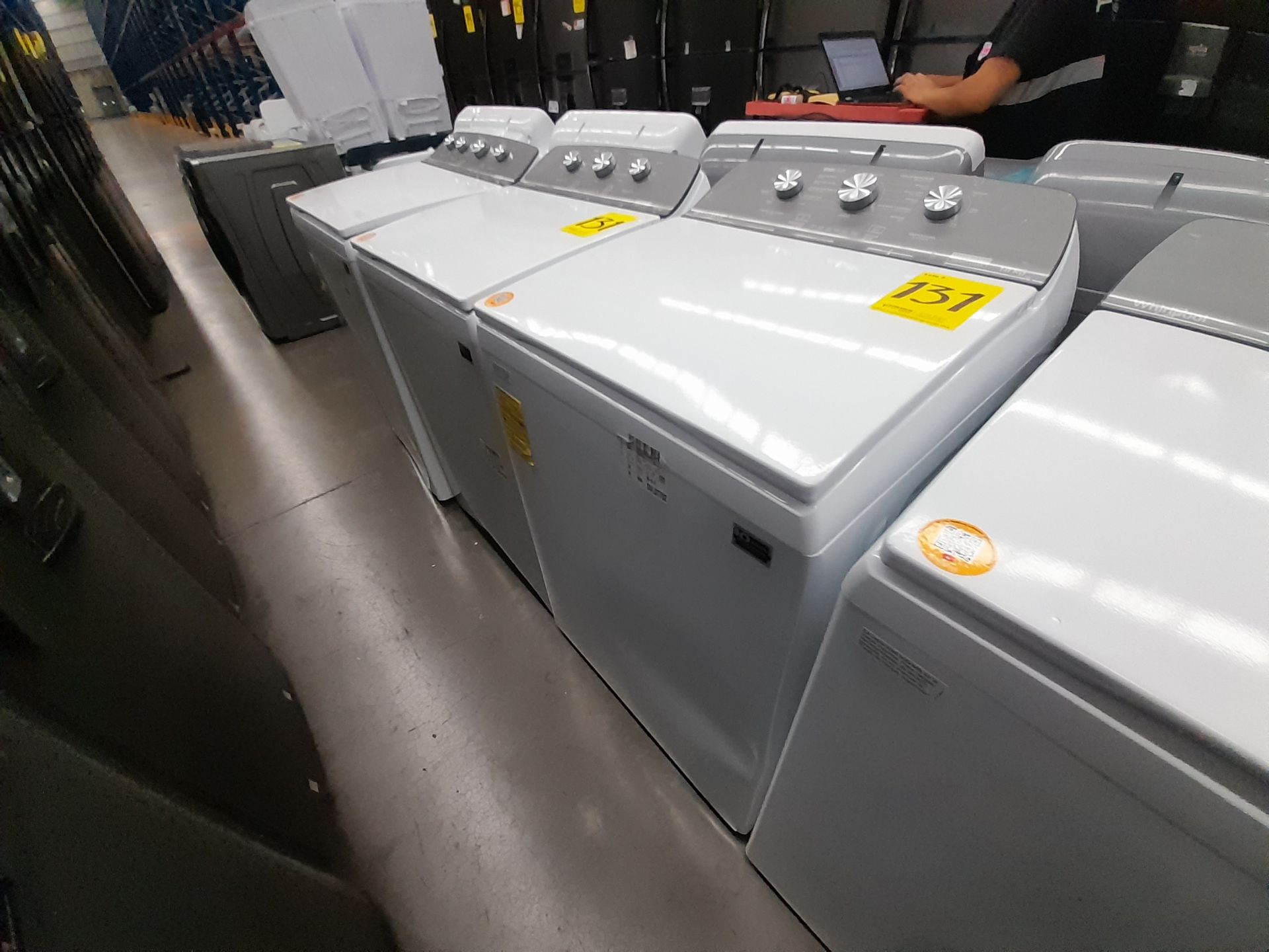 Lote de 2 lavadoras contiene: 1 lavadora de 18 KG, Marca WHIRPOOL, Modelo 8MWTW1813WJM0, Serie 5804 - Image 2 of 6