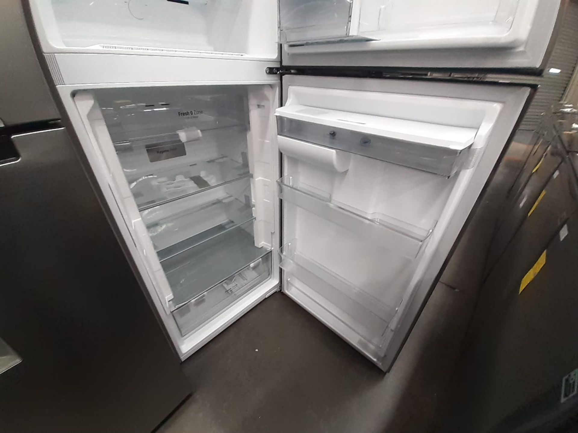 (Nuevo) Lote de 1 Refrigerador con Dispensador de Agua Marca LG, Modelo VT40AWP, Serie 1D846, Color - Image 4 of 6