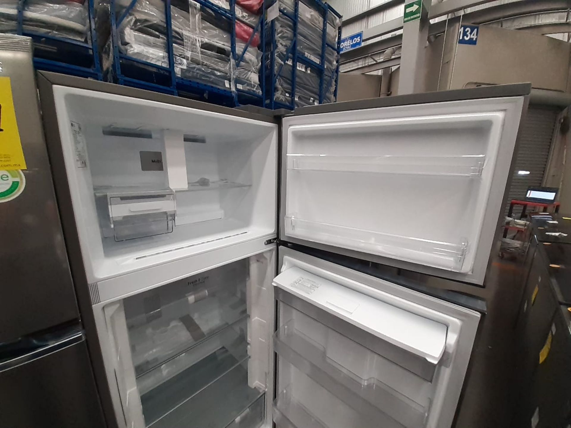 (Nuevo) Lote de 1 Refrigerador con Dispensador de Agua Marca LG, Modelo VT40AWP, Serie Q0W800, Colo - Image 4 of 6