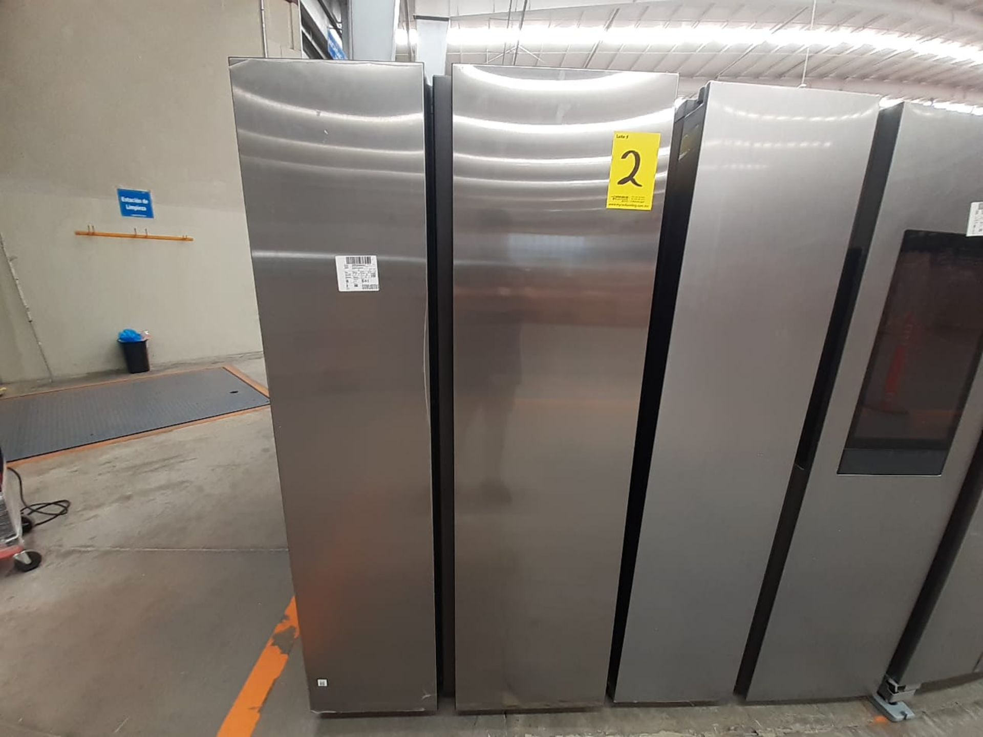 (Nuevo) Lote de 1 Refrigerador sin Dispensador de Agua Marca SAMSUNG, Modelo RS28CB70NAQL, Serie 01