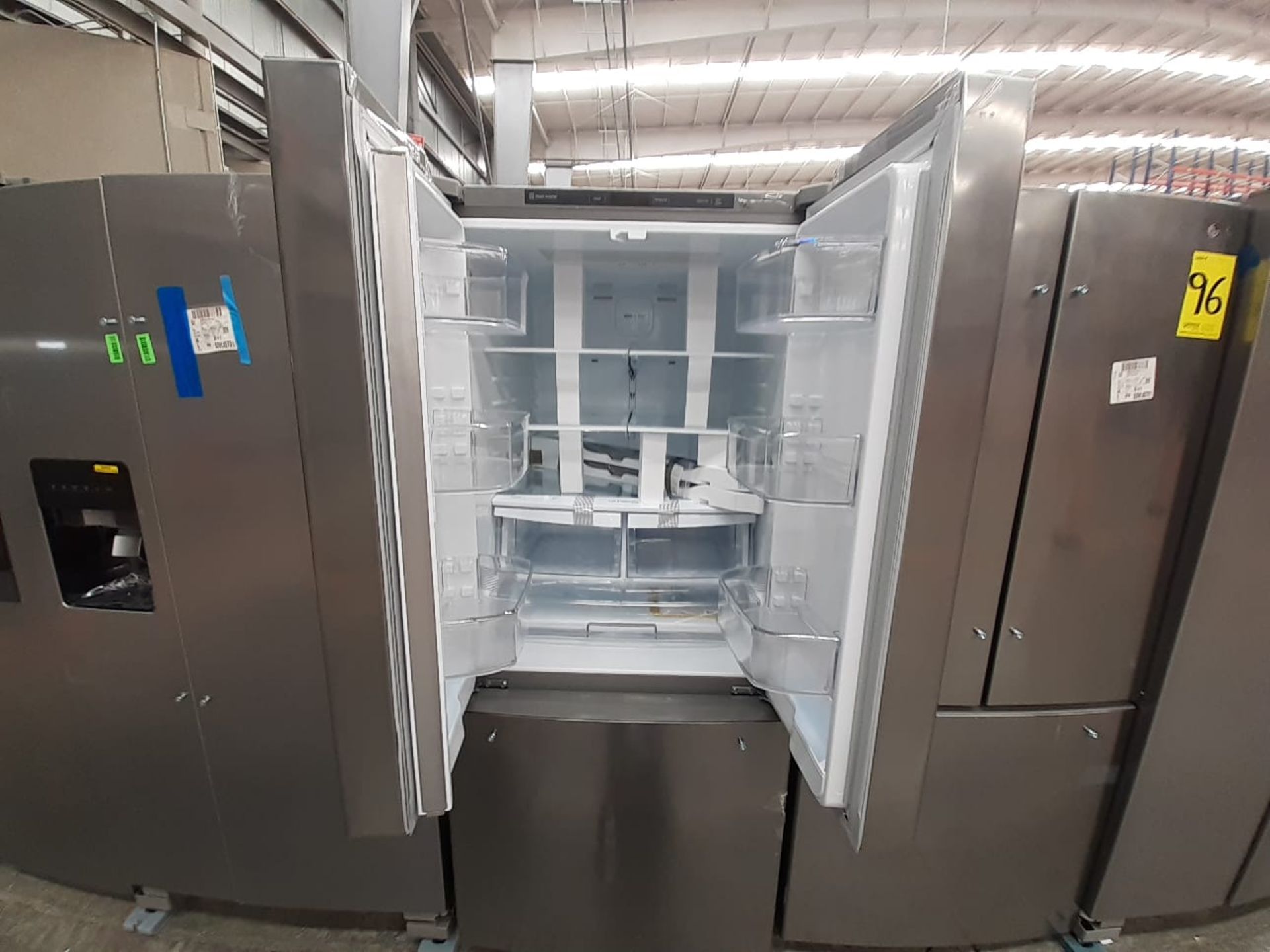 (Nuevo) Lote de 1 Refrigerador sin Dispensador de Agua Marca LG, Modelo GM22BIP, Serie J1A675, Colo - Image 4 of 6