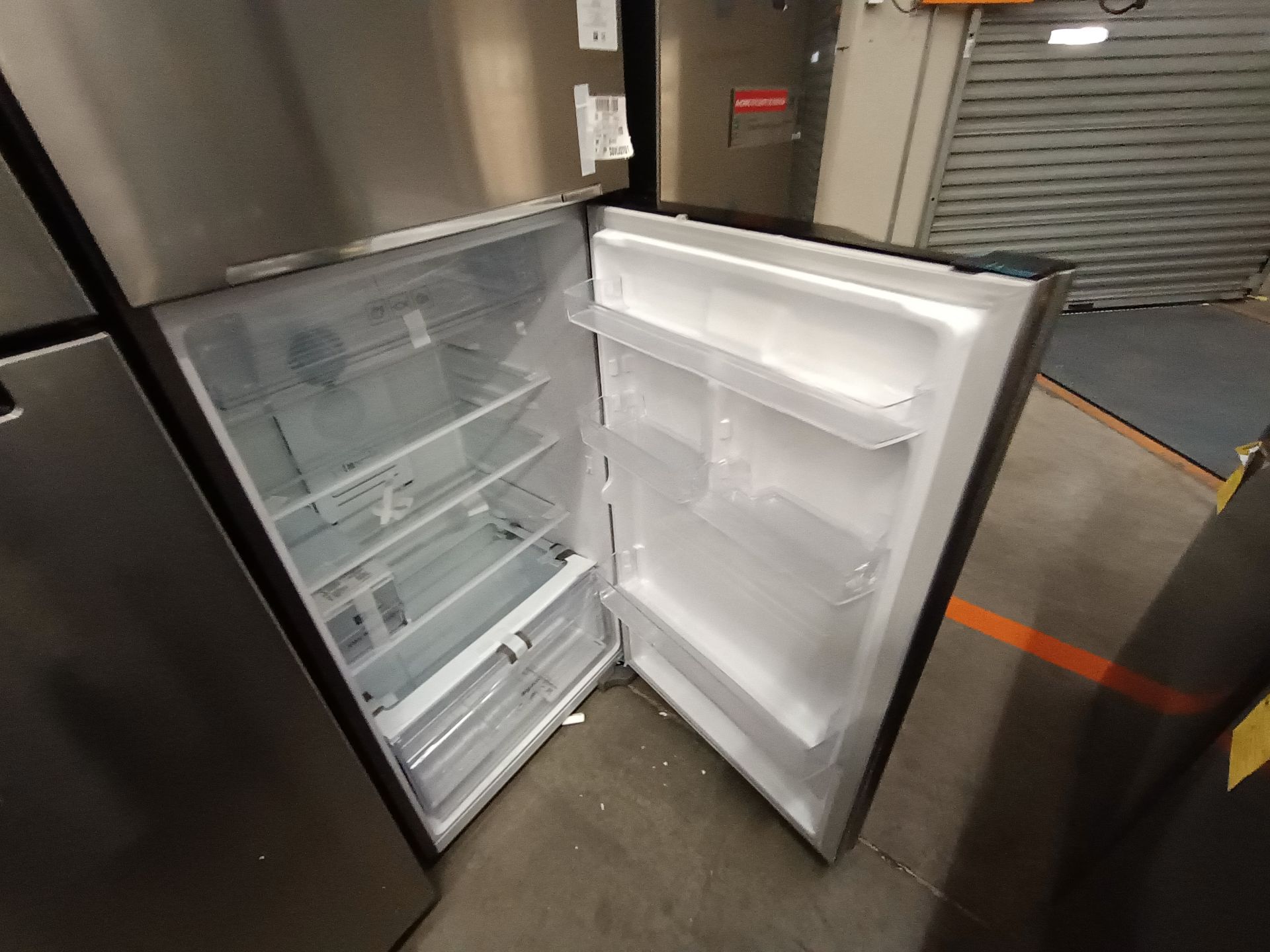 (Nuevo) Lote de 1 Refrigerador con Dispensador de Agua Marca LG, Modelo RT3A5982SL, Serie 00369V, C - Image 5 of 7