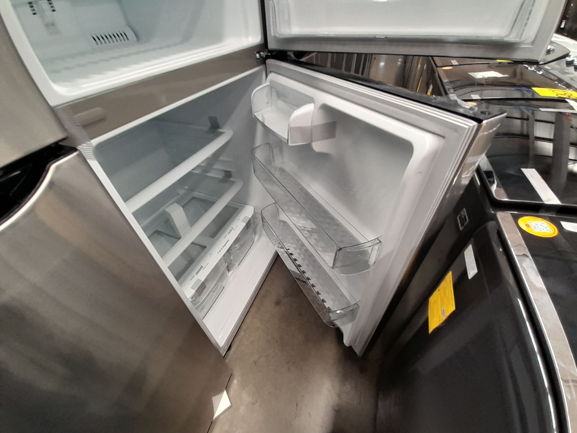 (Nuevo) Lote de 1 Refrigerador sin Dispensador de Agua Marca LG, Modelo LT57BPSX, Serie 18656, Colo - Image 5 of 6