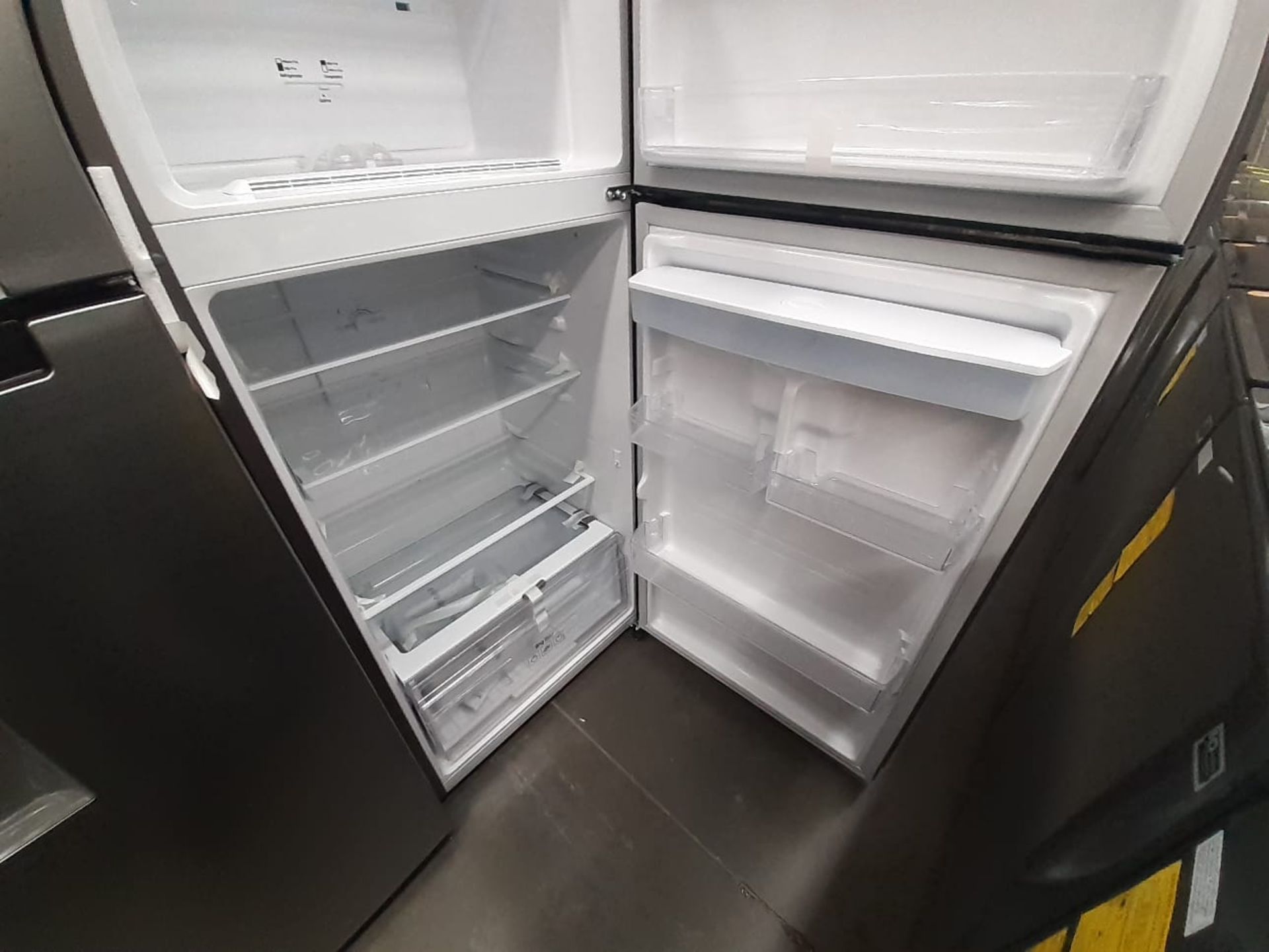 (Nuevo) Lote de 1 Refrigerador con Dispensador de Agua Marca SAMSUNG, Modelo RT35A571JS9, Serie 057 - Image 4 of 6