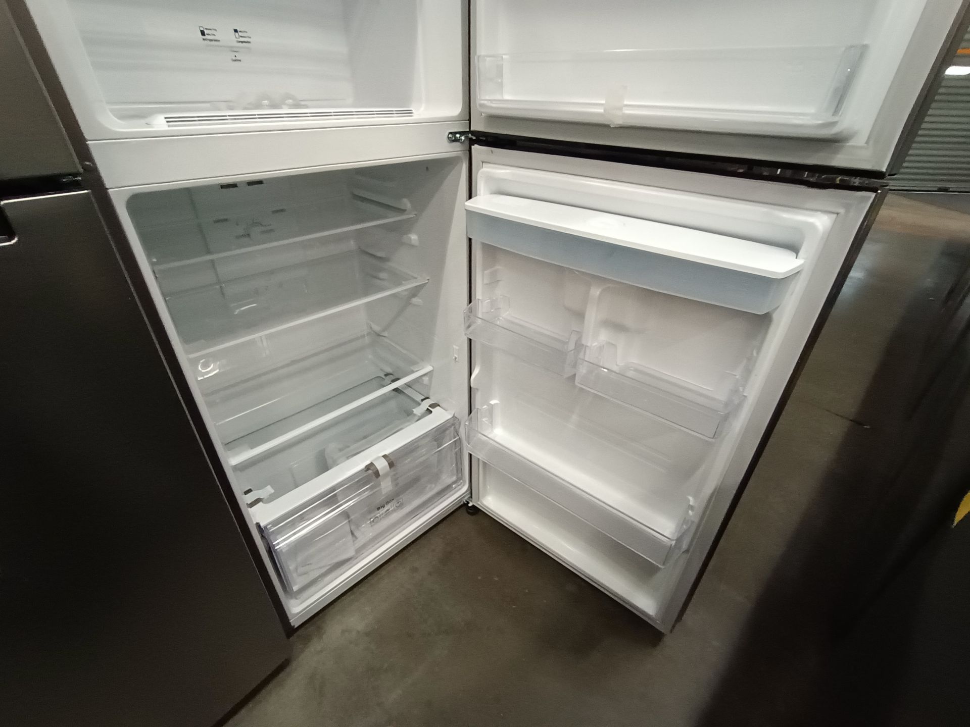 (Nuevo) Lote de 1 Refrigerador con Dispensador de Agua Marca SAMSUNG, Modelo RT35A571JS9, Serie 010 - Image 5 of 6