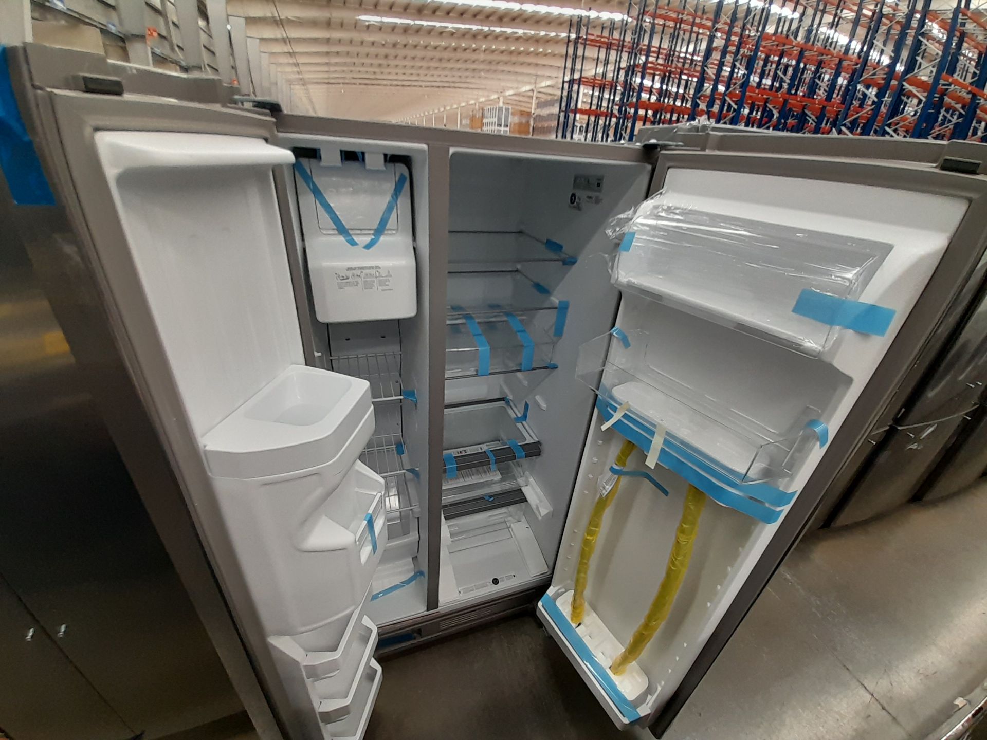 (Nuevo) Lote de 1 Refrigerador con Dispensador de Agua Marca WHIRLPOOL, Modelo WD2620S, Serie ND, C - Image 4 of 5