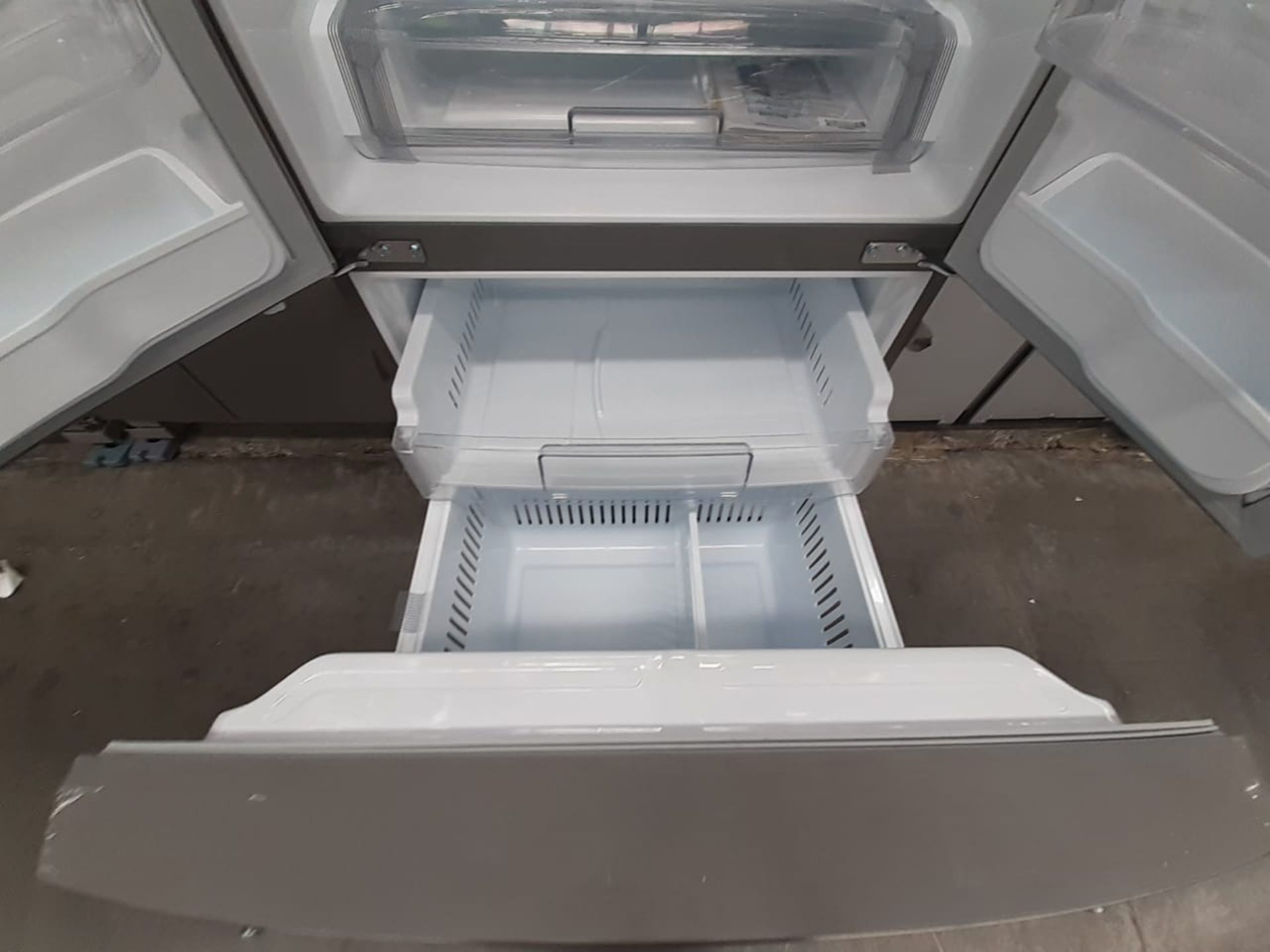 (Nuevo) Lote de 1 Refrigerador sin Dispensador de Agua Marca LG, Modelo GM22BIP, Serie Q1A712, Colo - Image 5 of 6