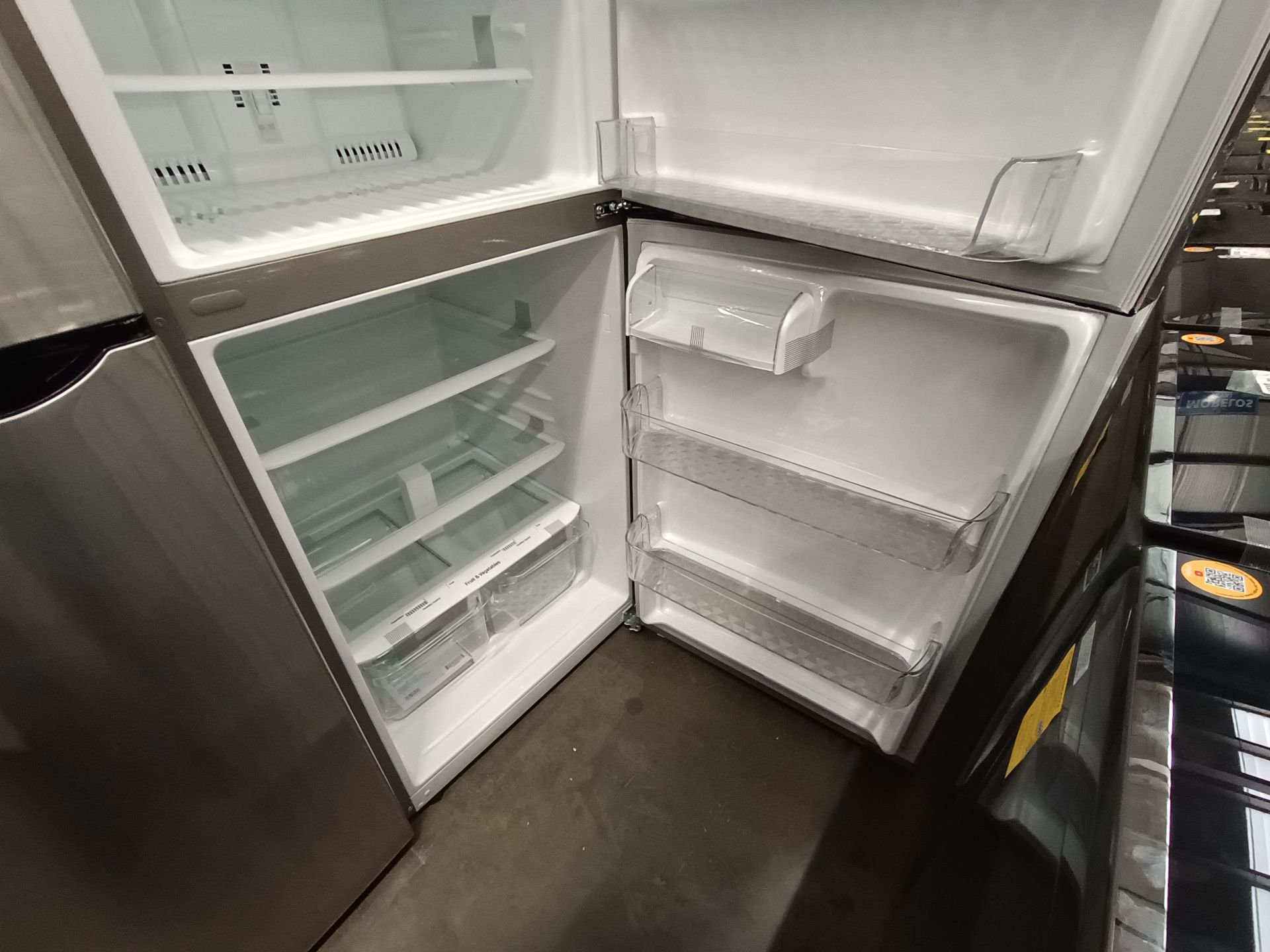 (Nuevo) Lote de 1 Refrigerador sin Dispensador de Agua Marca LG, Modelo LT57BPSX, Serie W18773, Col - Image 5 of 6