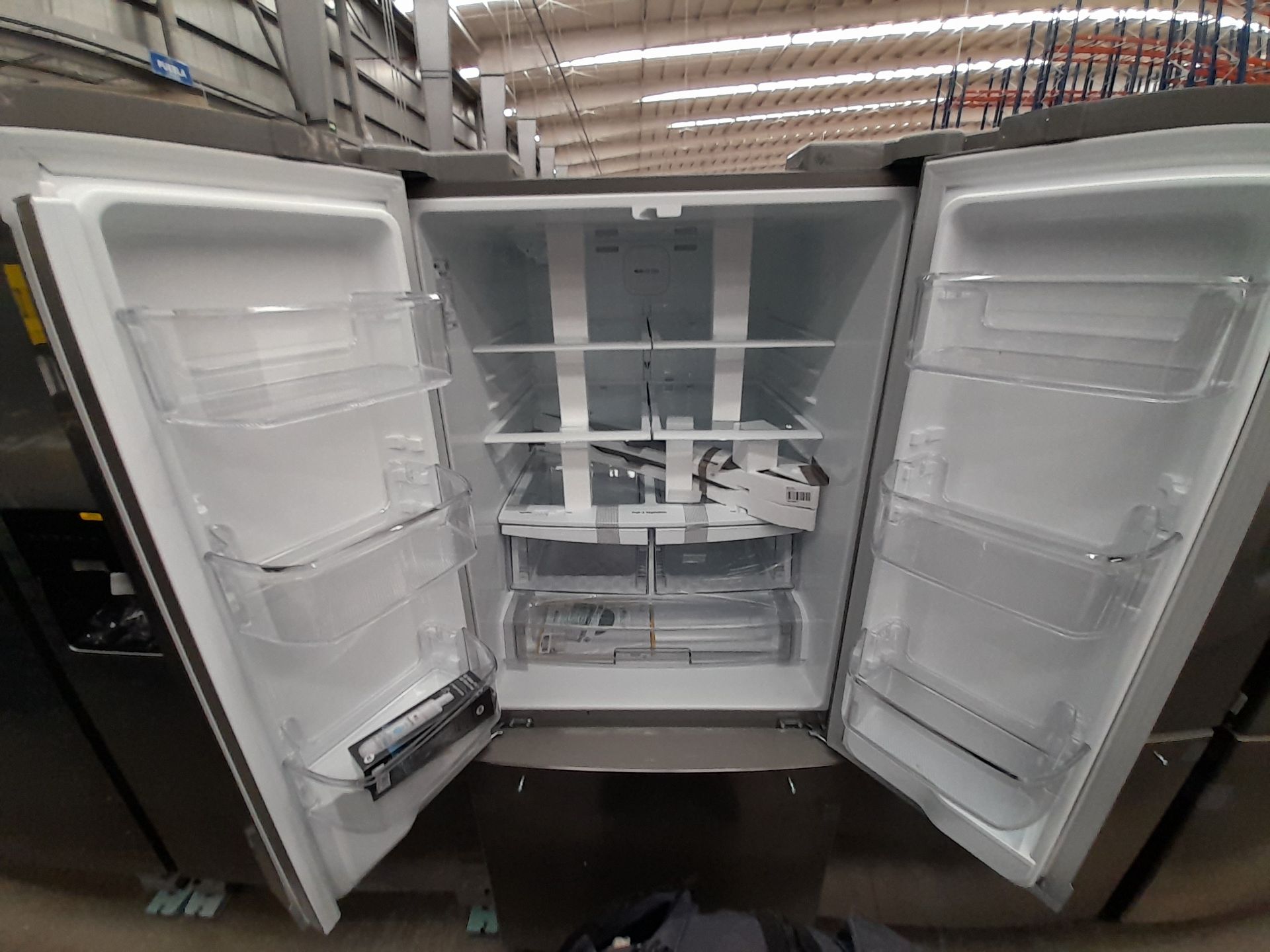 (Nuevo) Lote de 1 Refrigerador con dispensador de agua Marca LG, Modelo GM22SGPK, Serie 23989, Colo - Image 4 of 5
