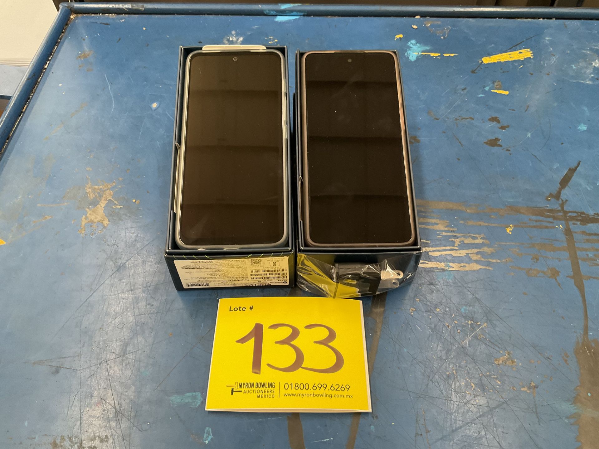 Lote de 2 celulares contiene: 1 Celular Marca MOTOROLA, Modelo MOTO G 62, de 128 GB de almacenamien