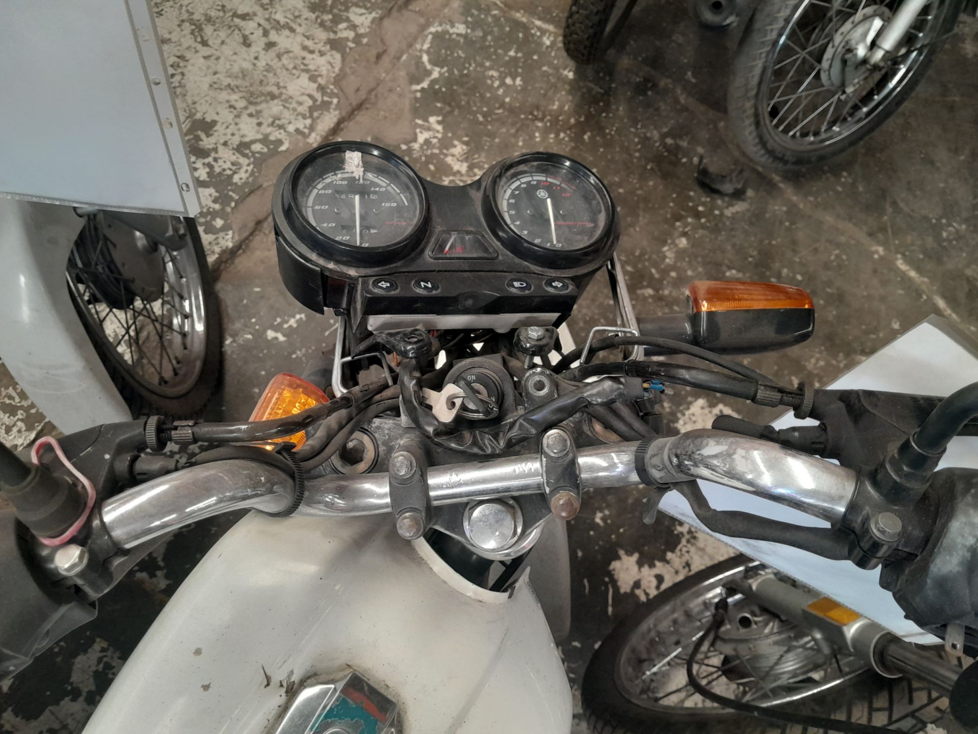 Lote de 2 Motocicletas contiene: 1 Motocicleta de trabajo usada Marca Yamaha YB 125, Modelo 2015, N - Image 4 of 11